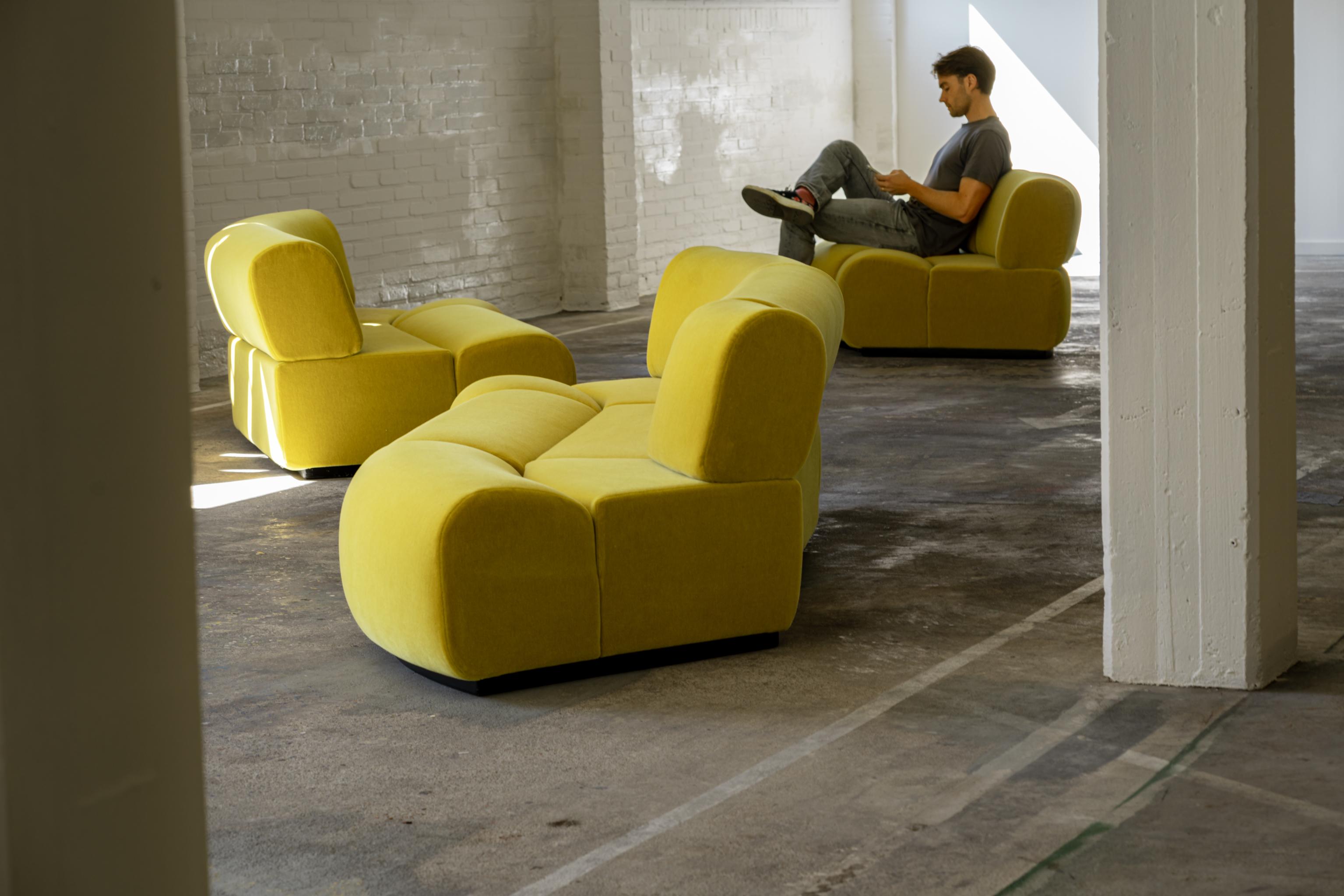 Großes modulares Sofa von Asko mit Mohair-Samt-Bezug, Finnland 1980er Jahre (Mohairwolle) im Angebot