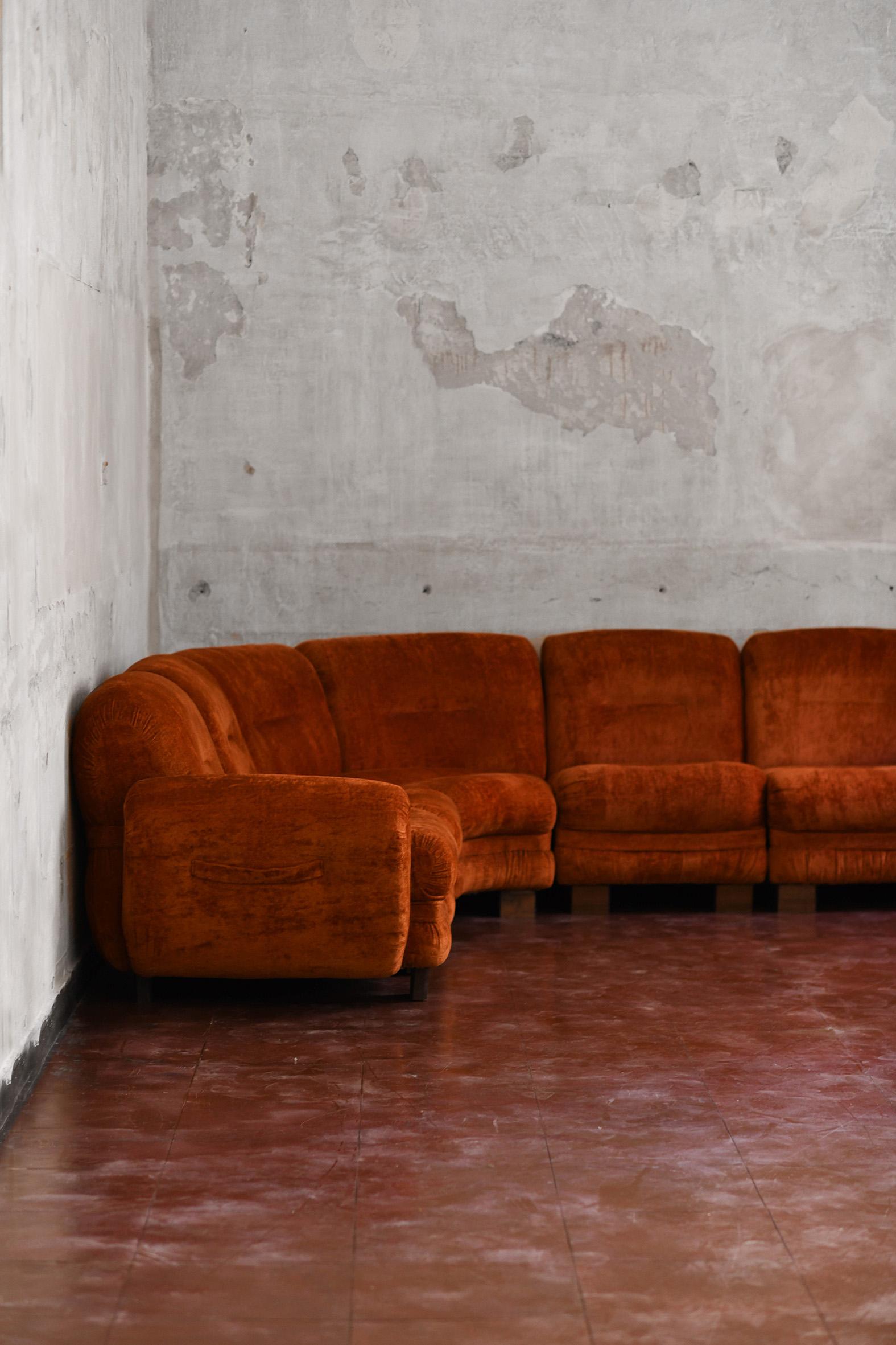 Large modular velvet sofa with wooden feet, Italy 1980.
Product details
Dimensions: 350 W x 80 H x 350 D cm
