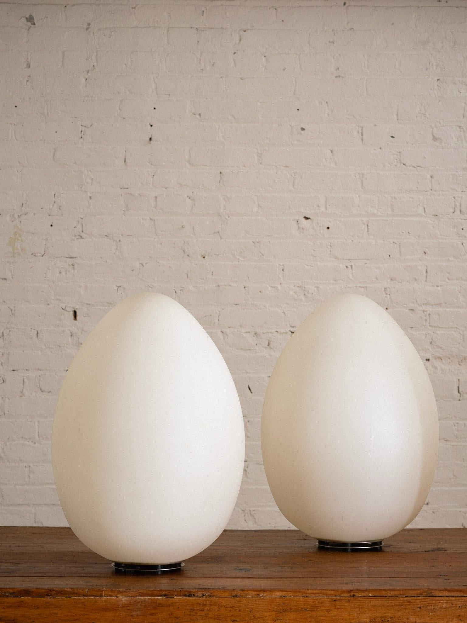 Large Molded Plastic Egg Form Lamp For Sale 3