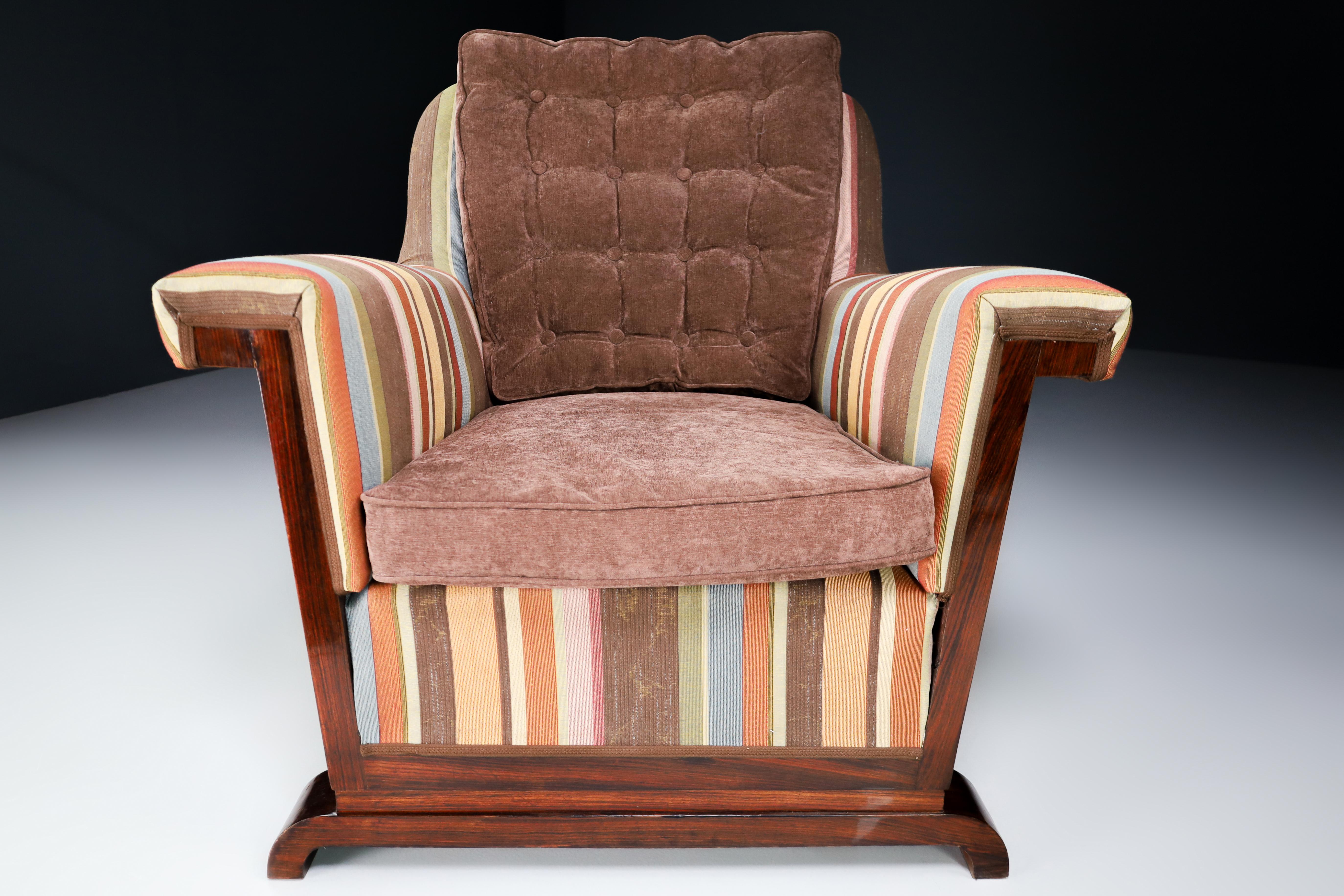 Large Monumental Art Deco Armchair in Walnut and Re-Upholstered Fabric, France In Good Condition For Sale In Almelo, NL