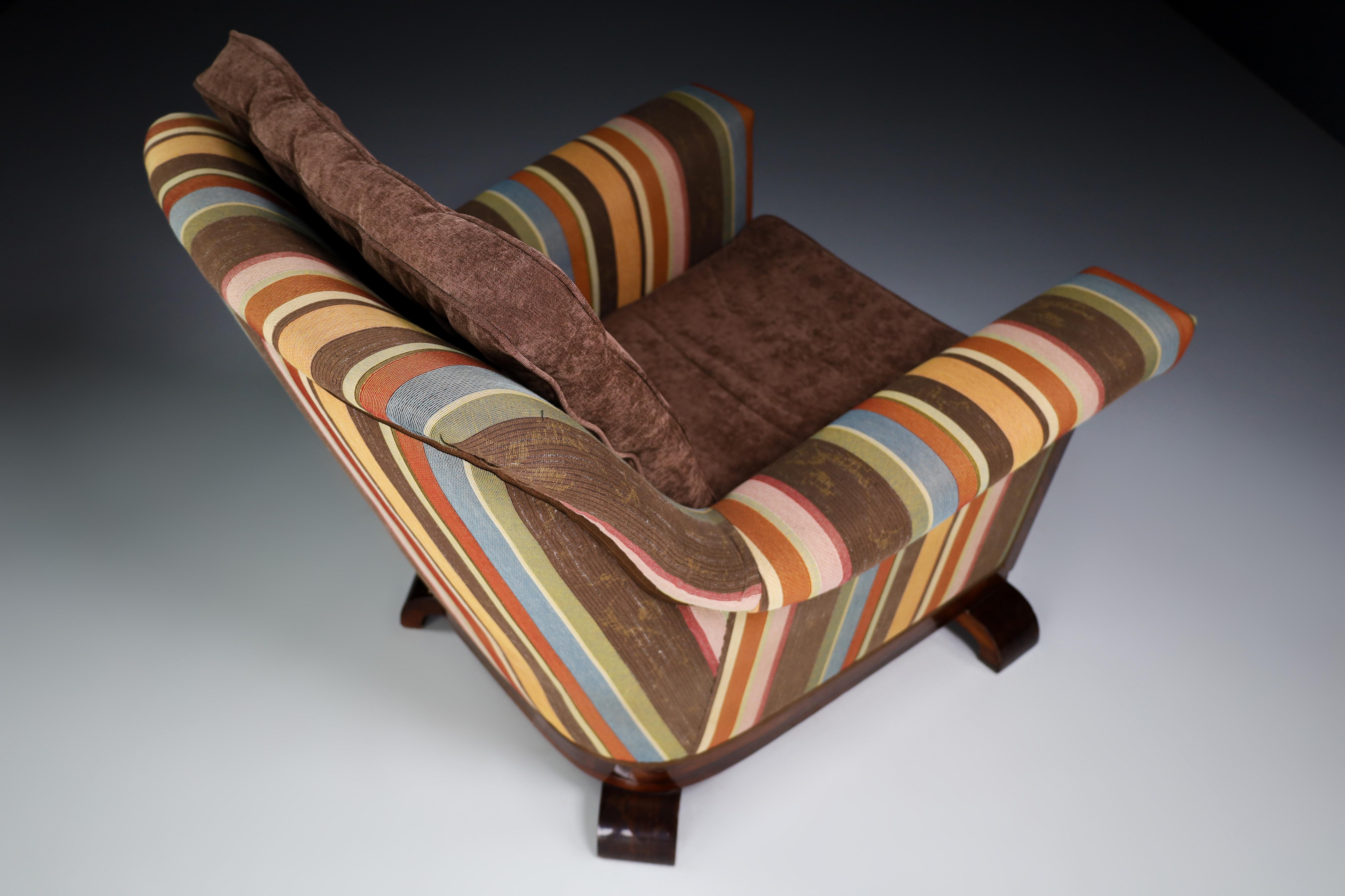 20th Century Large Monumental Art Deco Armchair in Walnut and Re-Upholstered Fabric, France For Sale