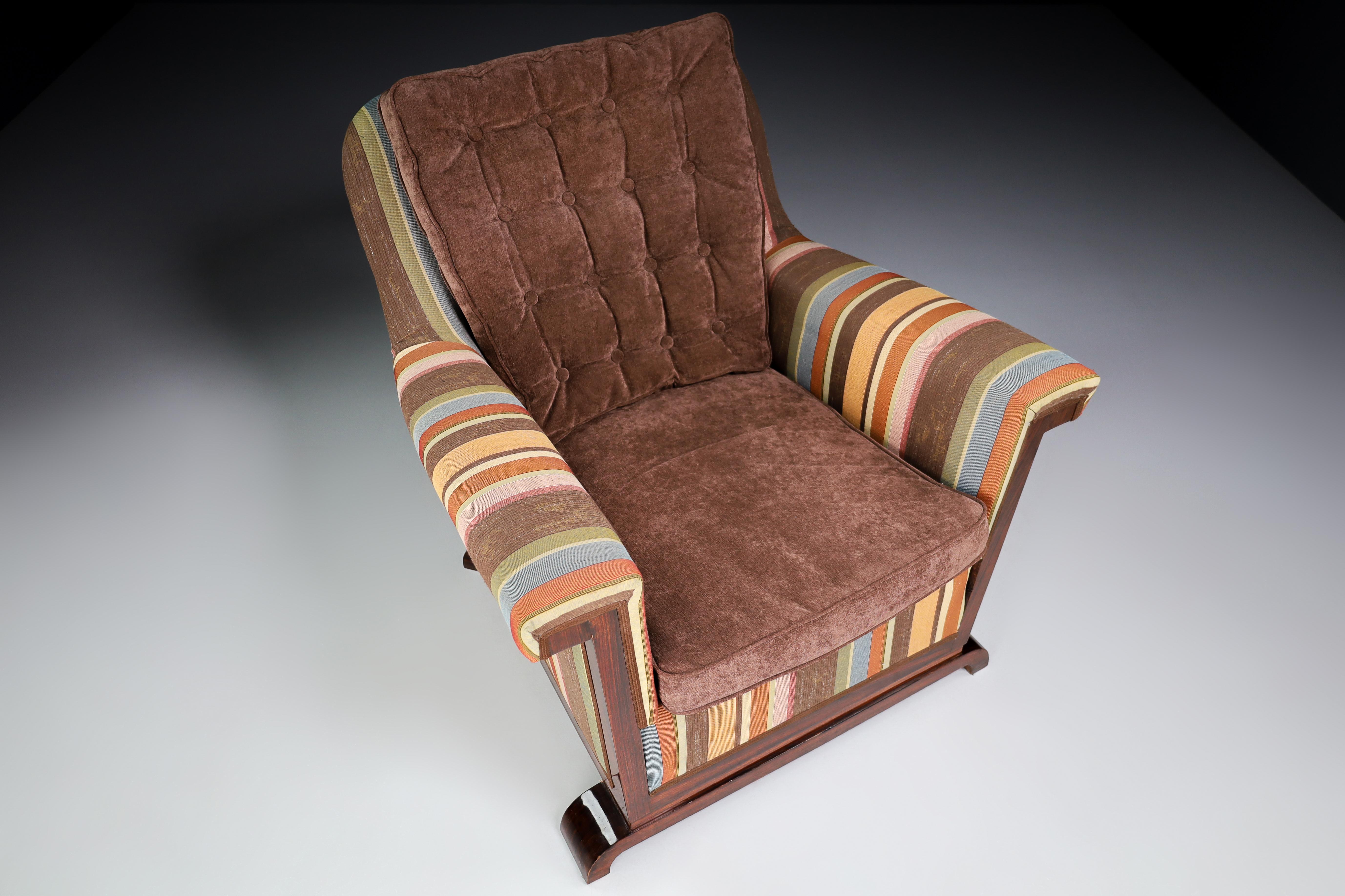 Large Monumental Art Deco Armchair in Walnut and Re-Upholstered Fabric, France For Sale 1