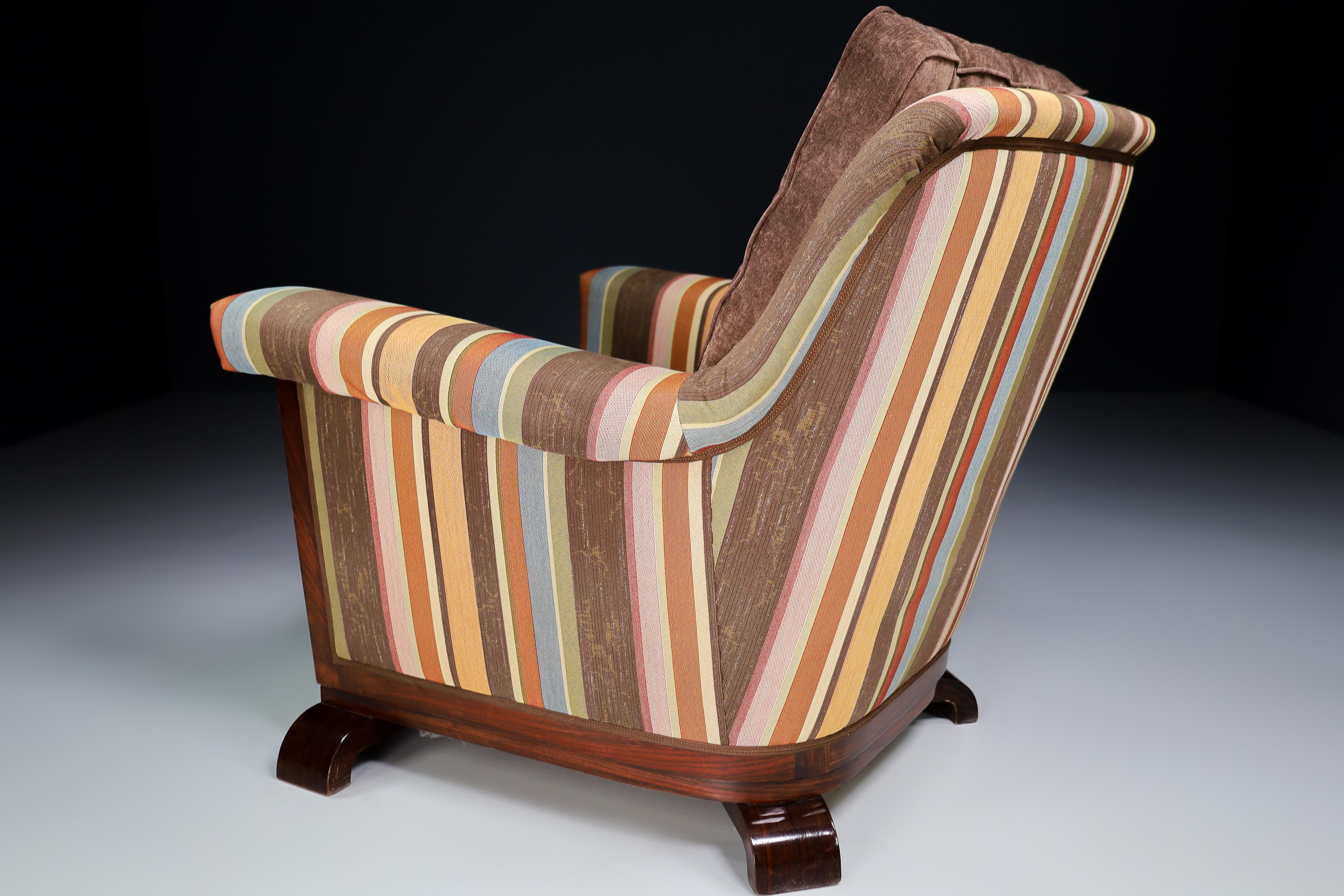 Large Monumental Art Deco Armchair in Walnut and Re-Upholstered Fabric, France For Sale 4