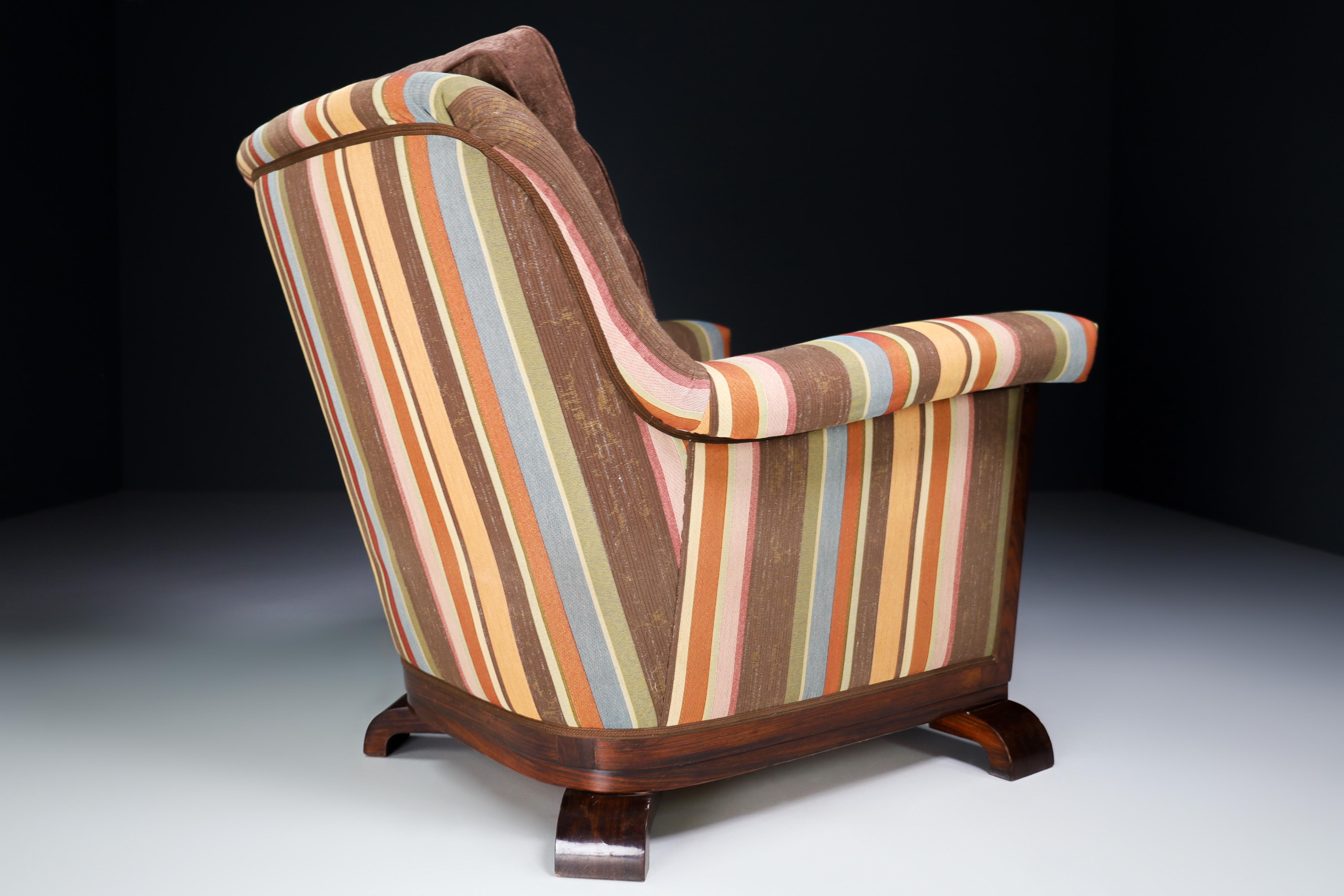 Large Monumental Art Deco Armchair in Walnut and Re-Upholstered Fabric, France For Sale 5