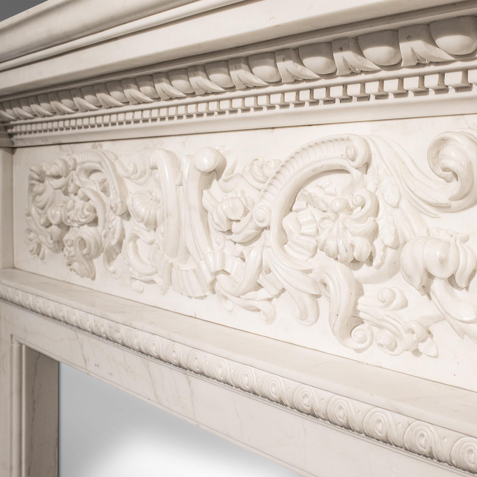 Grande cheminée monumentale anglaise, marbre, contour de cheminée, goût néoclassique en vente 2