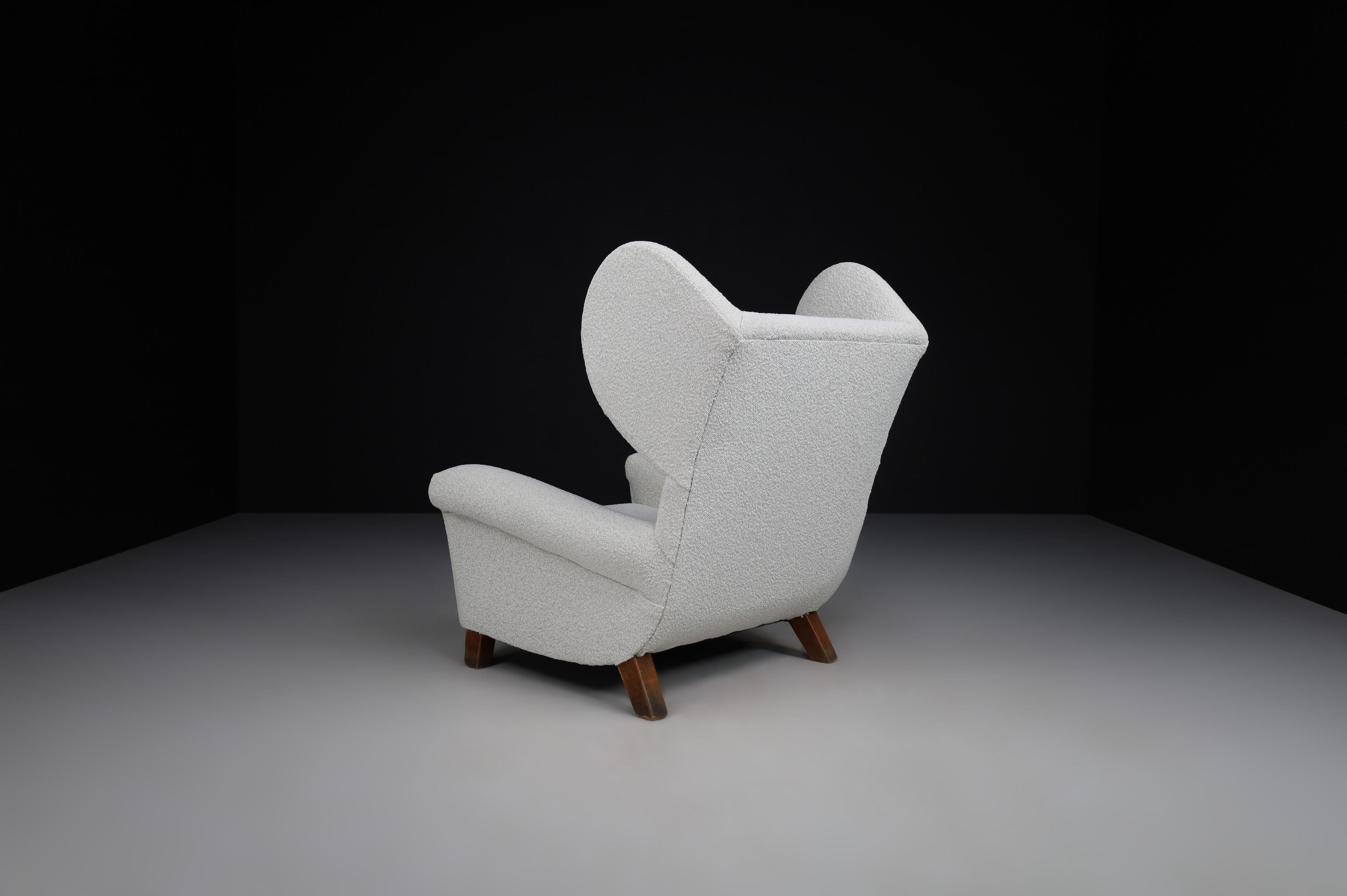 Large Monumental Midcentury Wingback Armchairs in Re-upholstered Bouclé Fabric For Sale 6