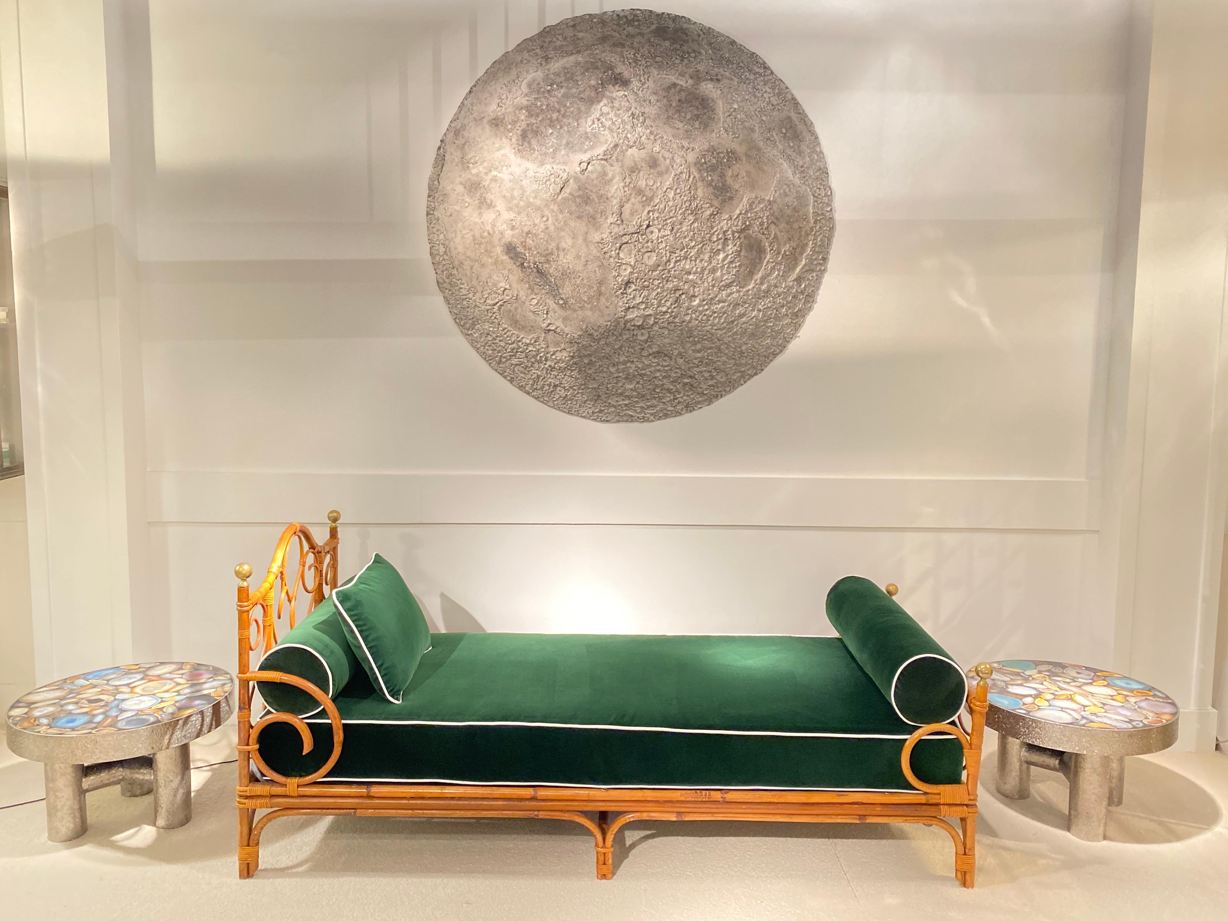 Große Wandskulptur mit Mondmotiv von Michel Pichard (Moderne) im Angebot