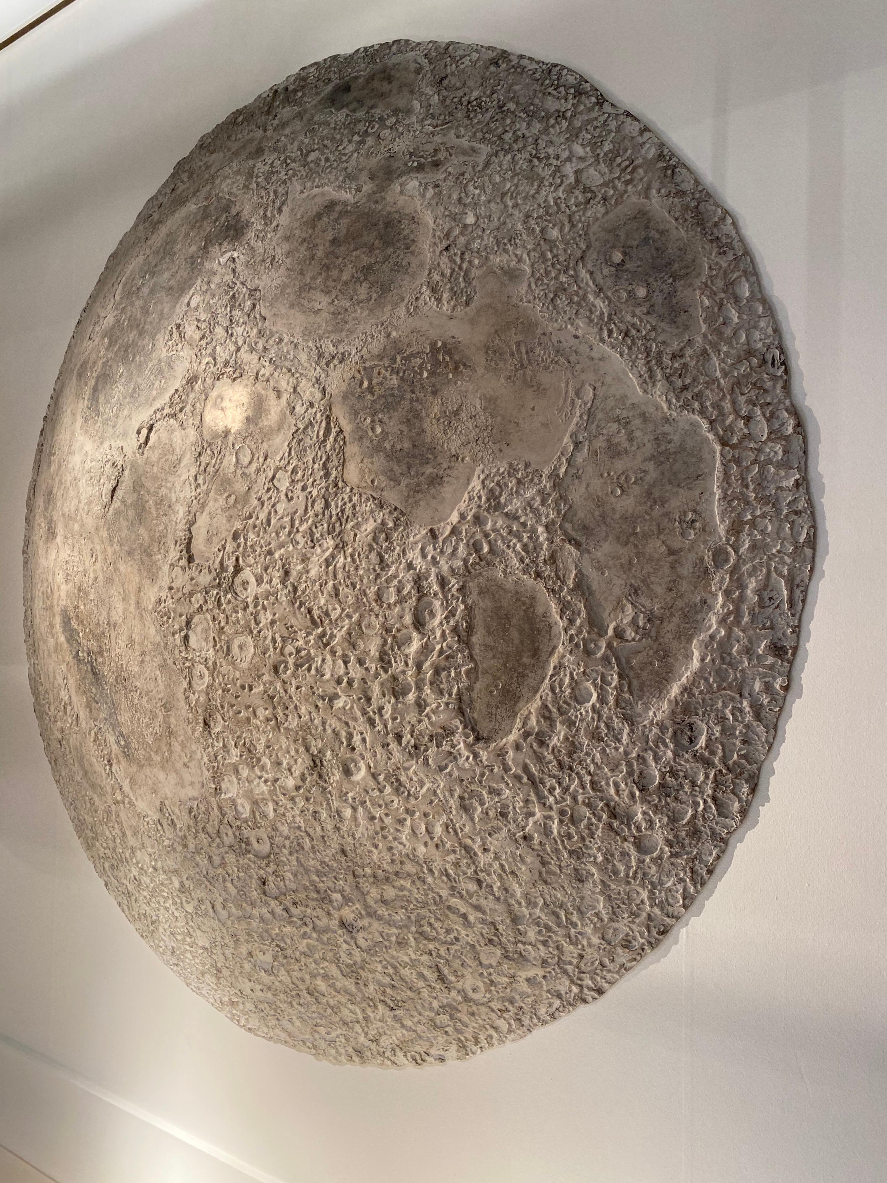 Große Wandskulptur „Mond“ von Michel Pichard im Angebot 1