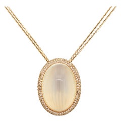 Pendentif en or avec grande pierre de lune et diamants