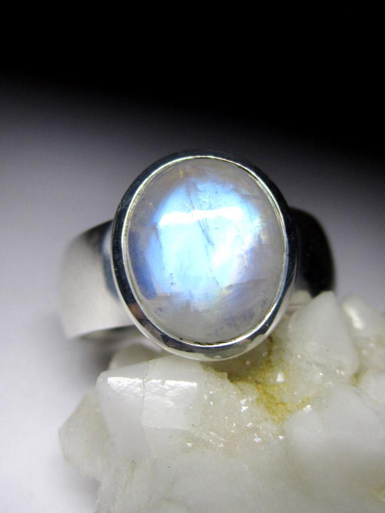 Large Moonstone Silver Ring Oval Cabochon White Blue Gemstone Vintage ring For Sale 4
