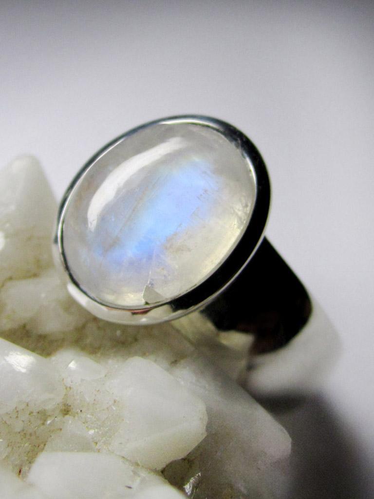Large Moonstone Silver Ring Oval Cabochon White Blue Gemstone Vintage ring For Sale 5
