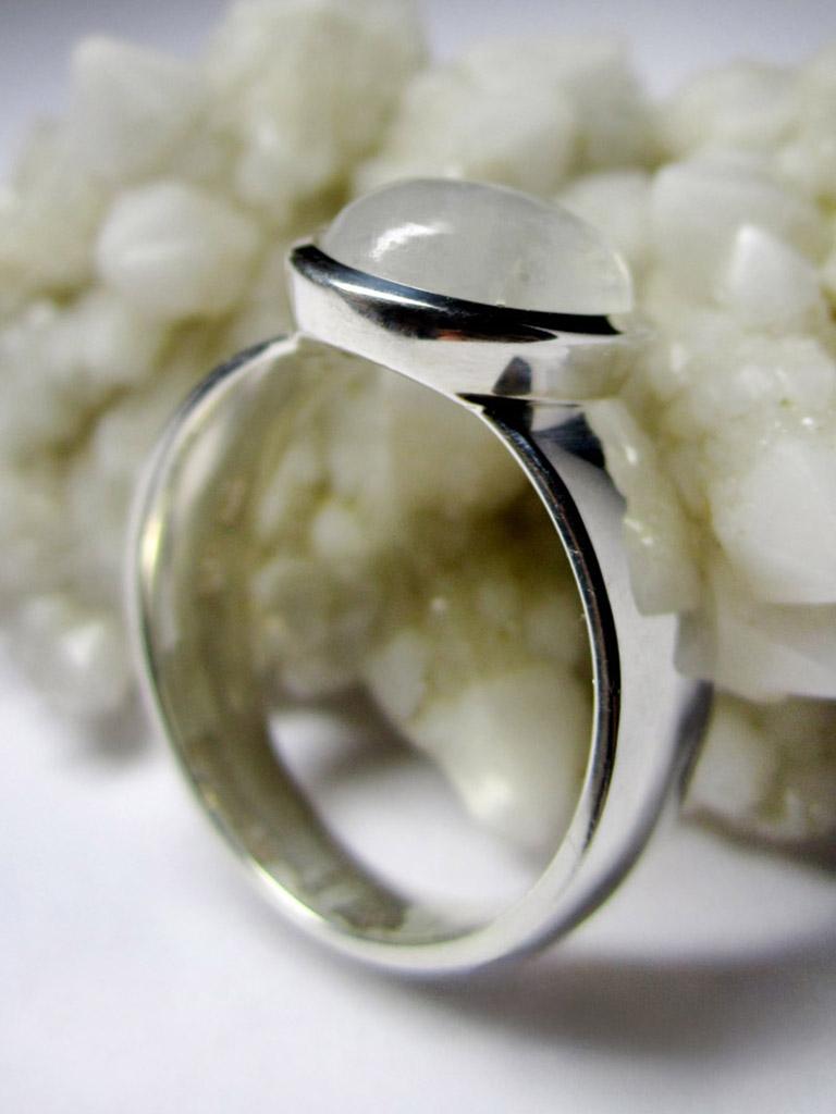 Large Moonstone Silver Ring Oval Cabochon White Blue Gemstone Vintage ring For Sale 2