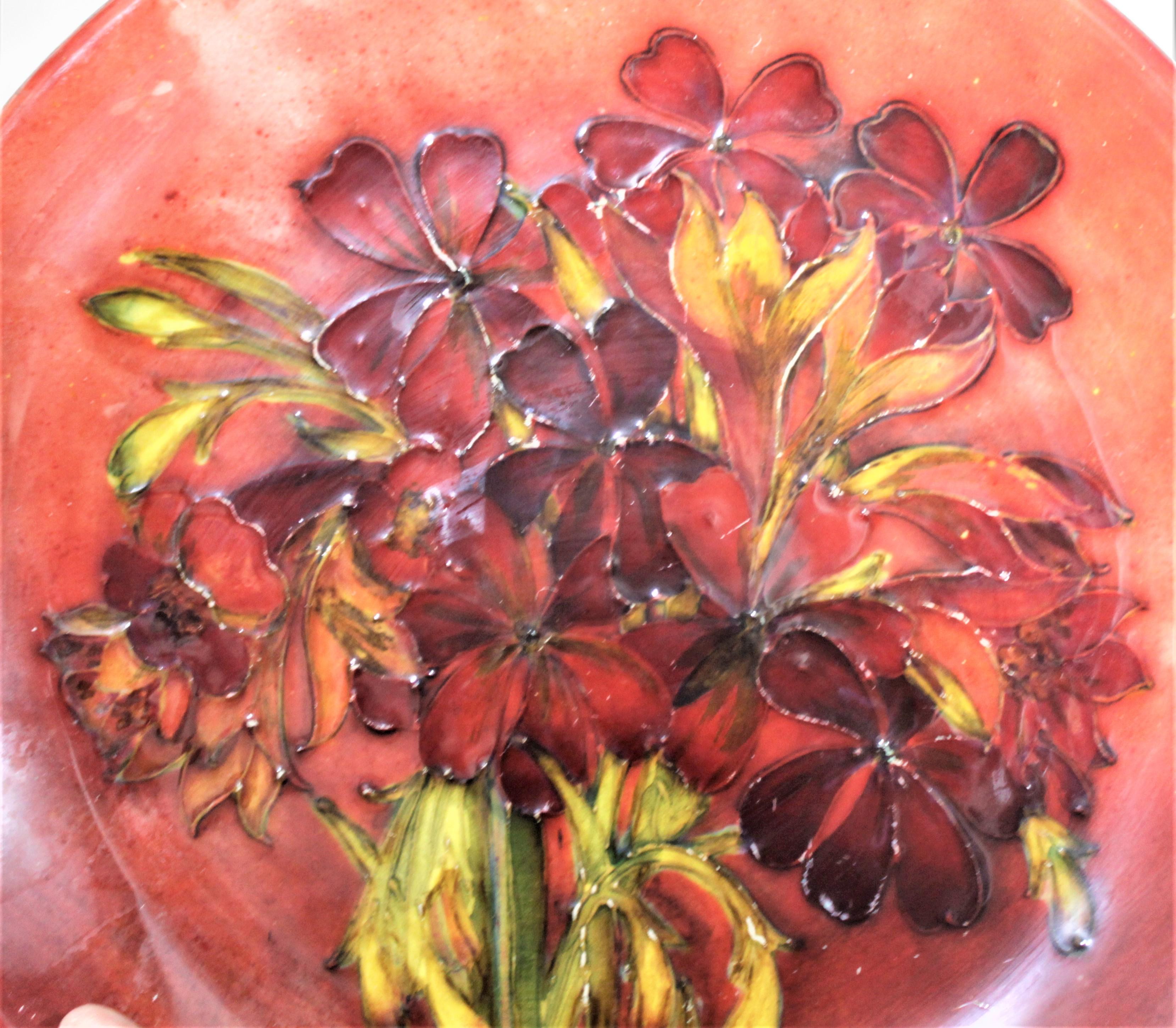 Großer Moorcroft Flambe „Frühlingblumen“ Kunstkeramikteller oder Platzteller (Art nouveau) im Angebot