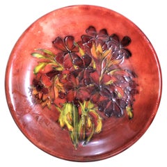 Grande assiette ou chargeur en poterie d'art Moorcroft Flambe « Fleurs de printemps »