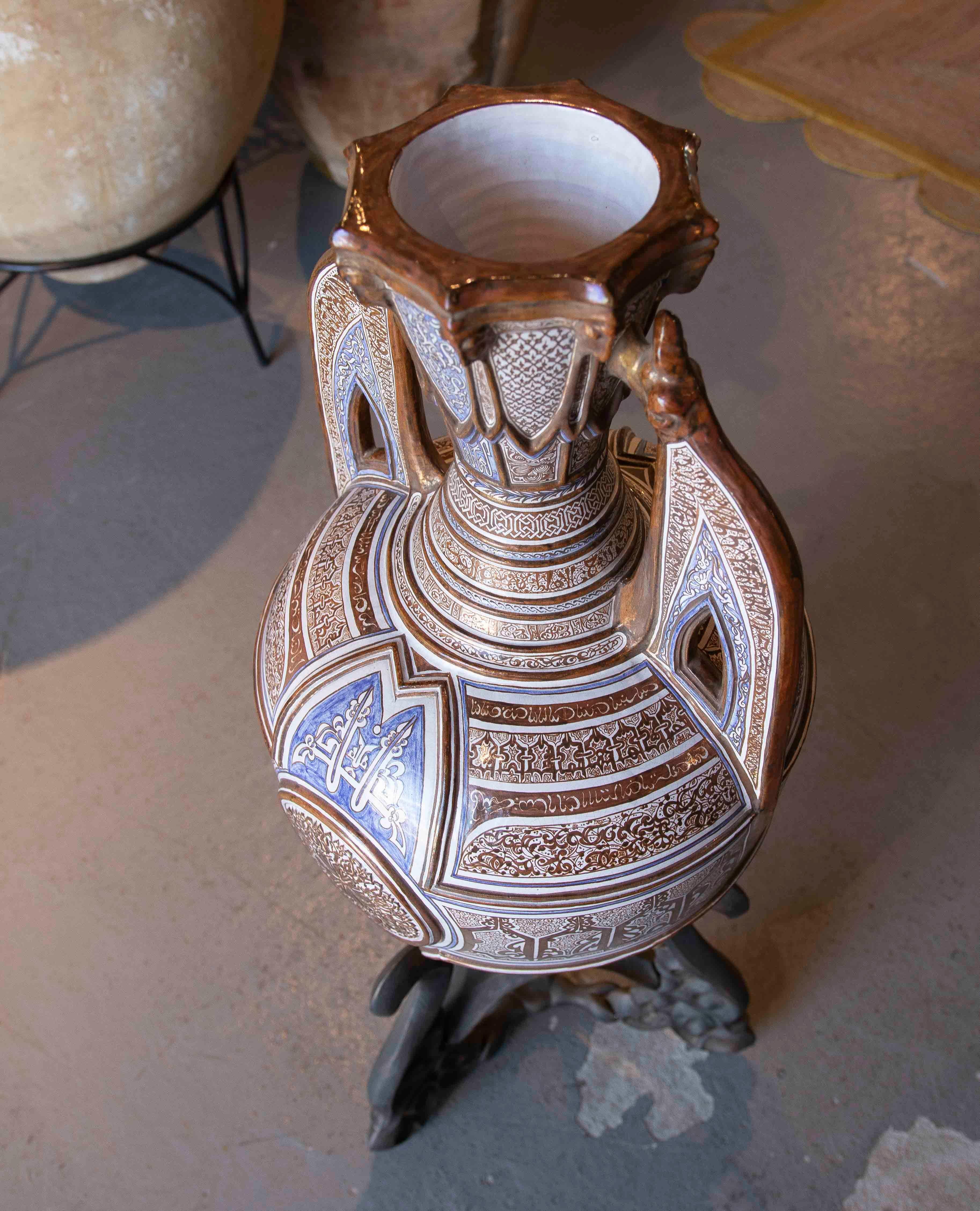 Large Moorish Amphora - Pointed Arches with Calligraphic Motifs & Bronce Foot For Sale 6
