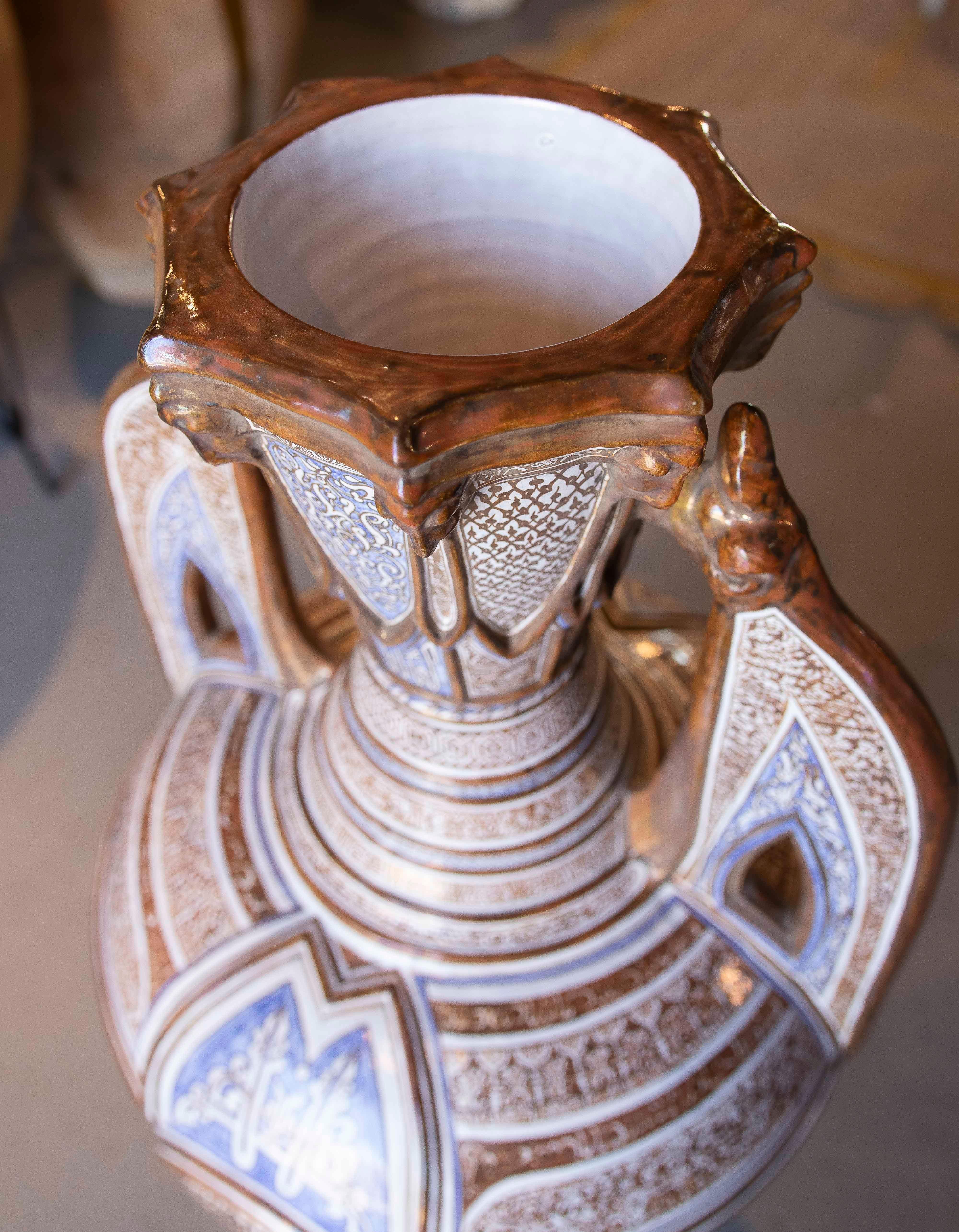 Large Moorish Amphora - Pointed Arches with Calligraphic Motifs & Bronce Foot For Sale 8