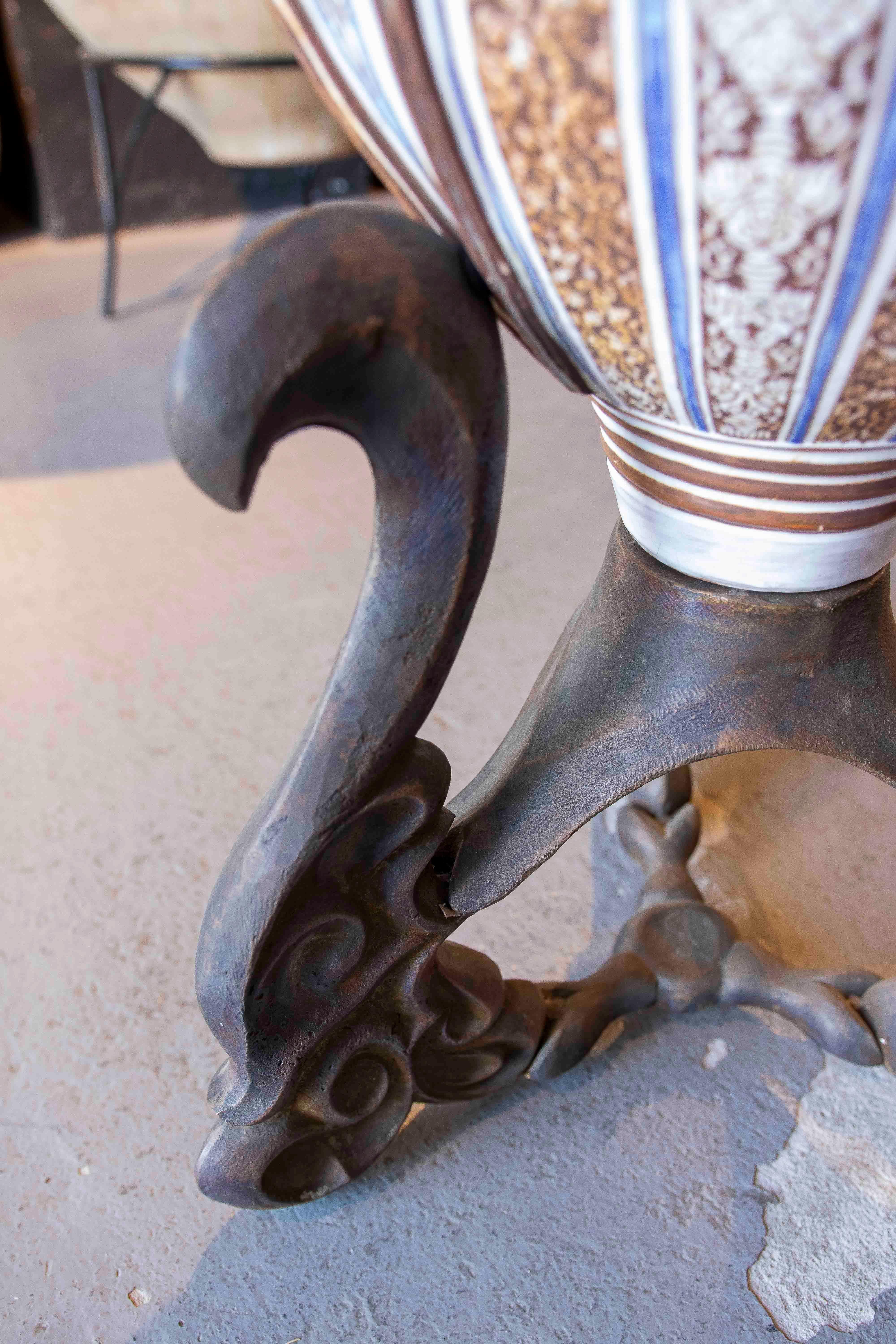 Large Moorish Amphora - Pointed Arches with Calligraphic Motifs & Bronce Foot For Sale 11