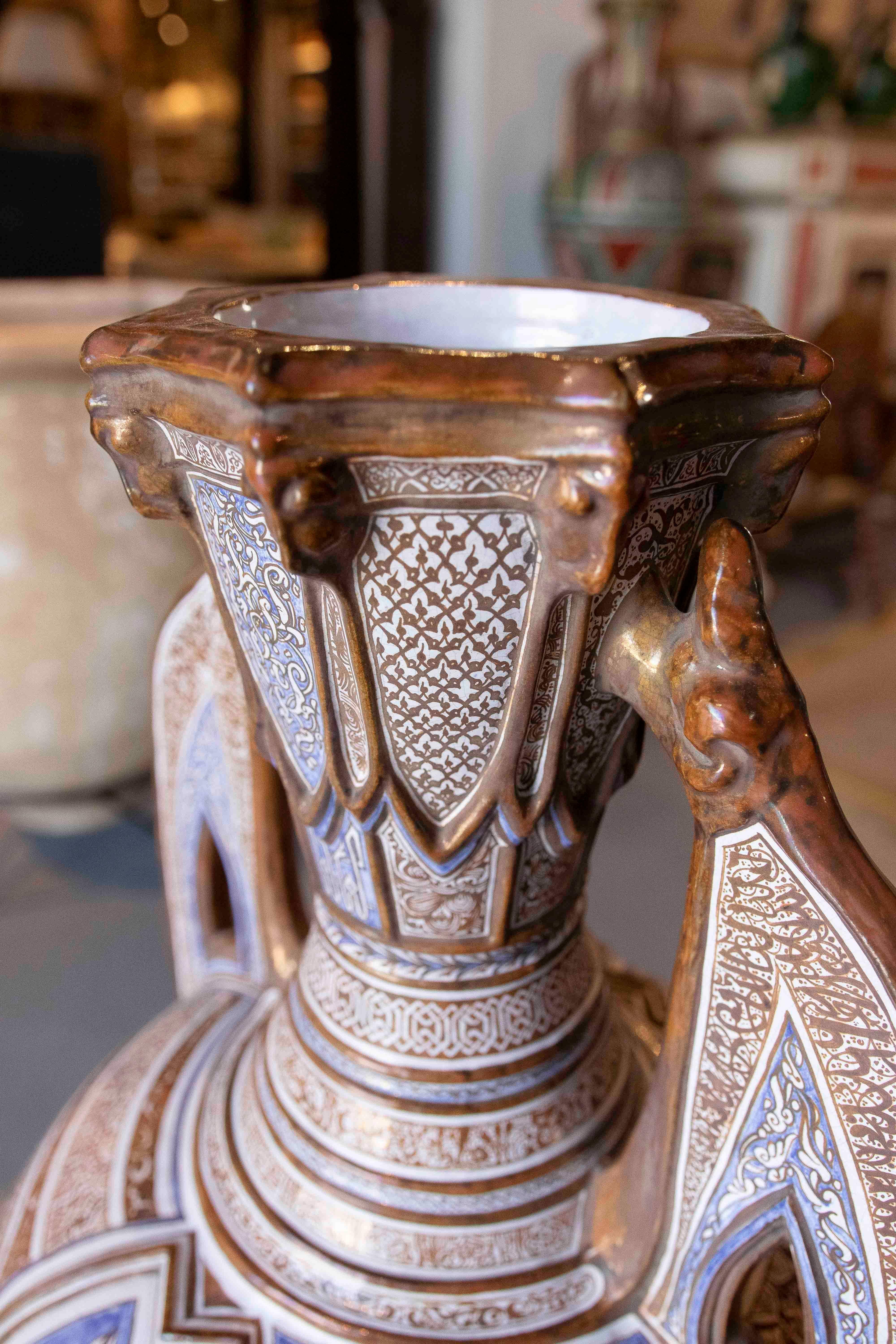 Large Moorish Amphora - Pointed Arches with Calligraphic Motifs & Bronce Foot For Sale 13