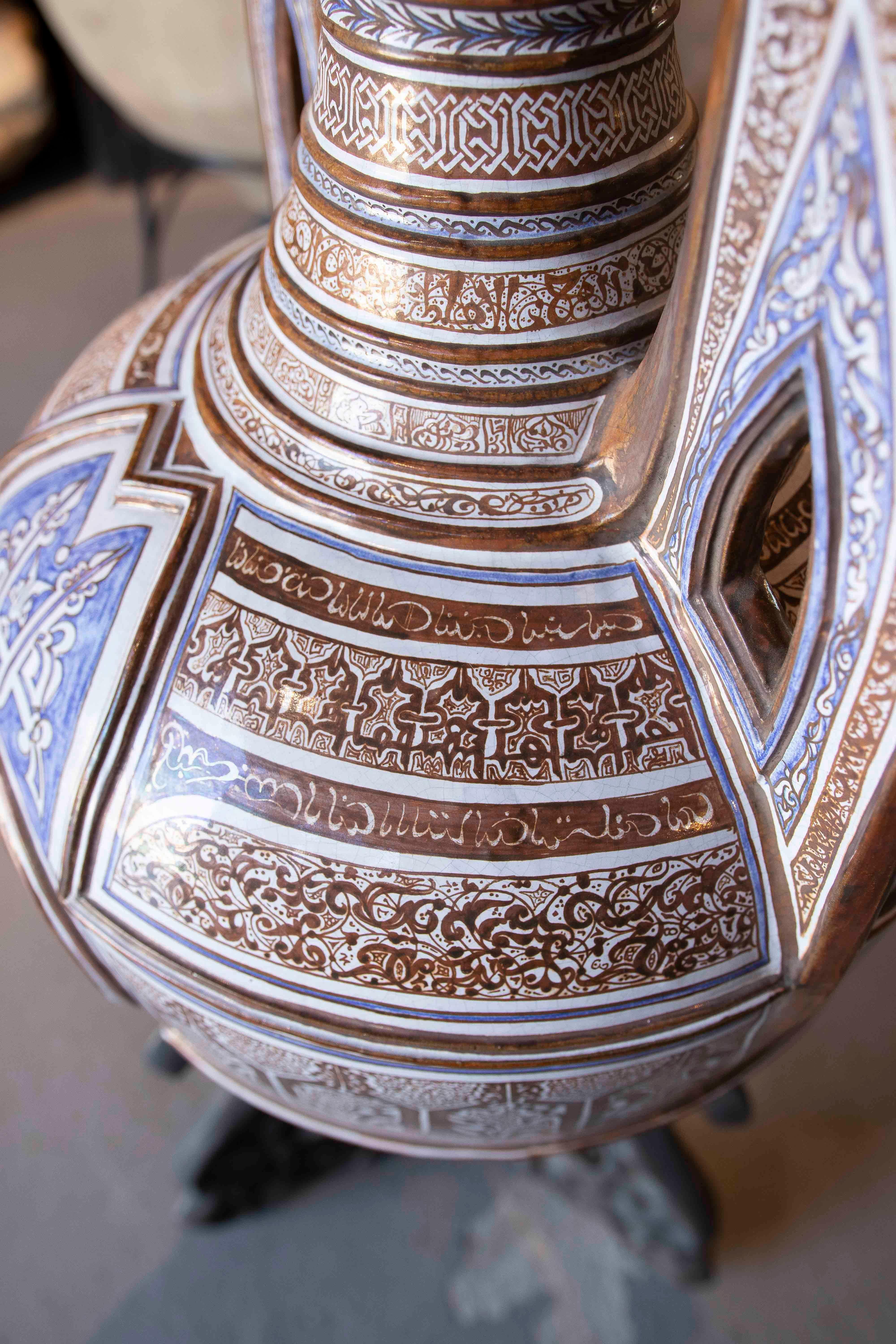 Large Moorish Amphora - Pointed Arches with Calligraphic Motifs & Bronce Foot For Sale 14