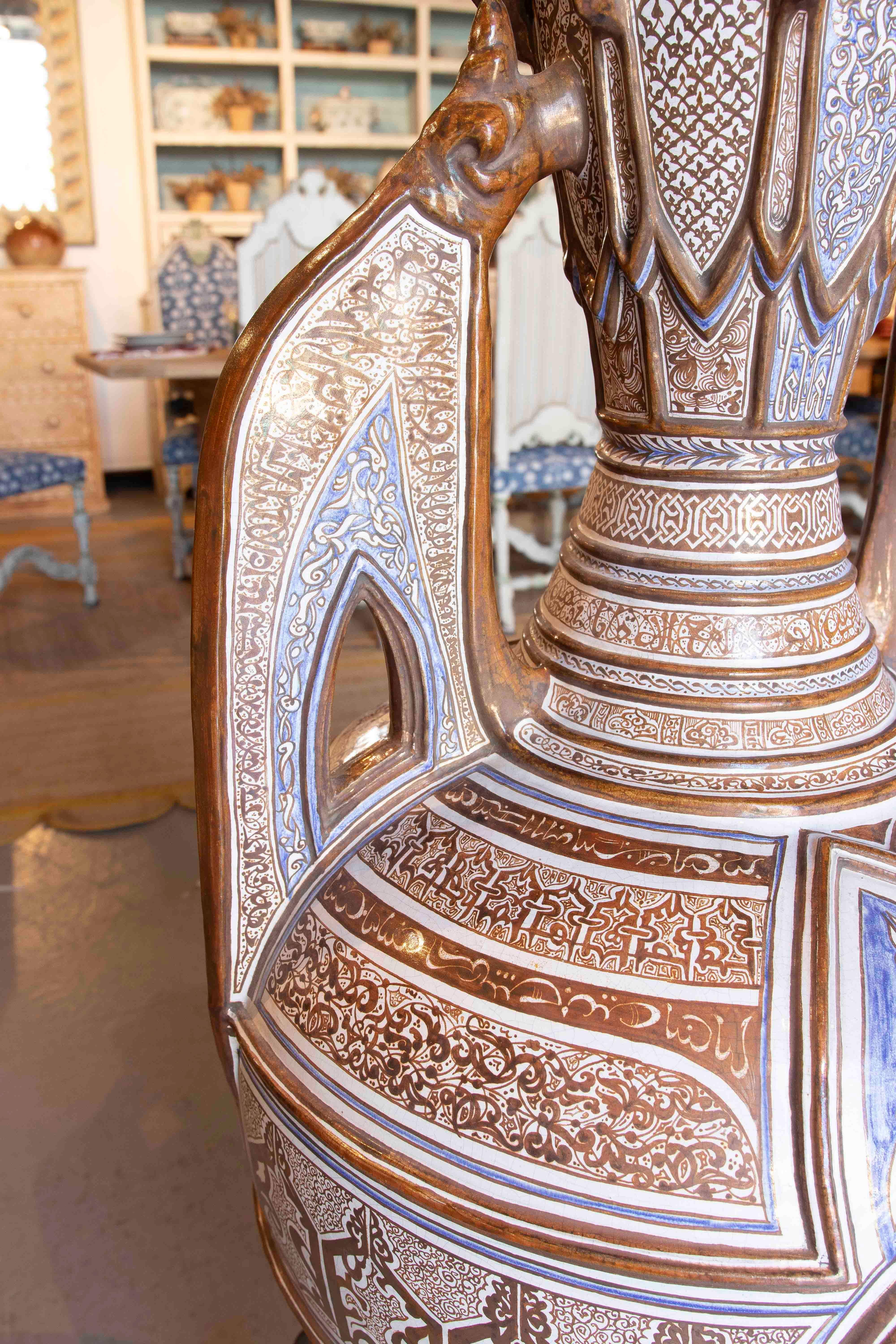 Large Moorish Amphora - Pointed Arches with Calligraphic Motifs & Bronce Foot For Sale 1