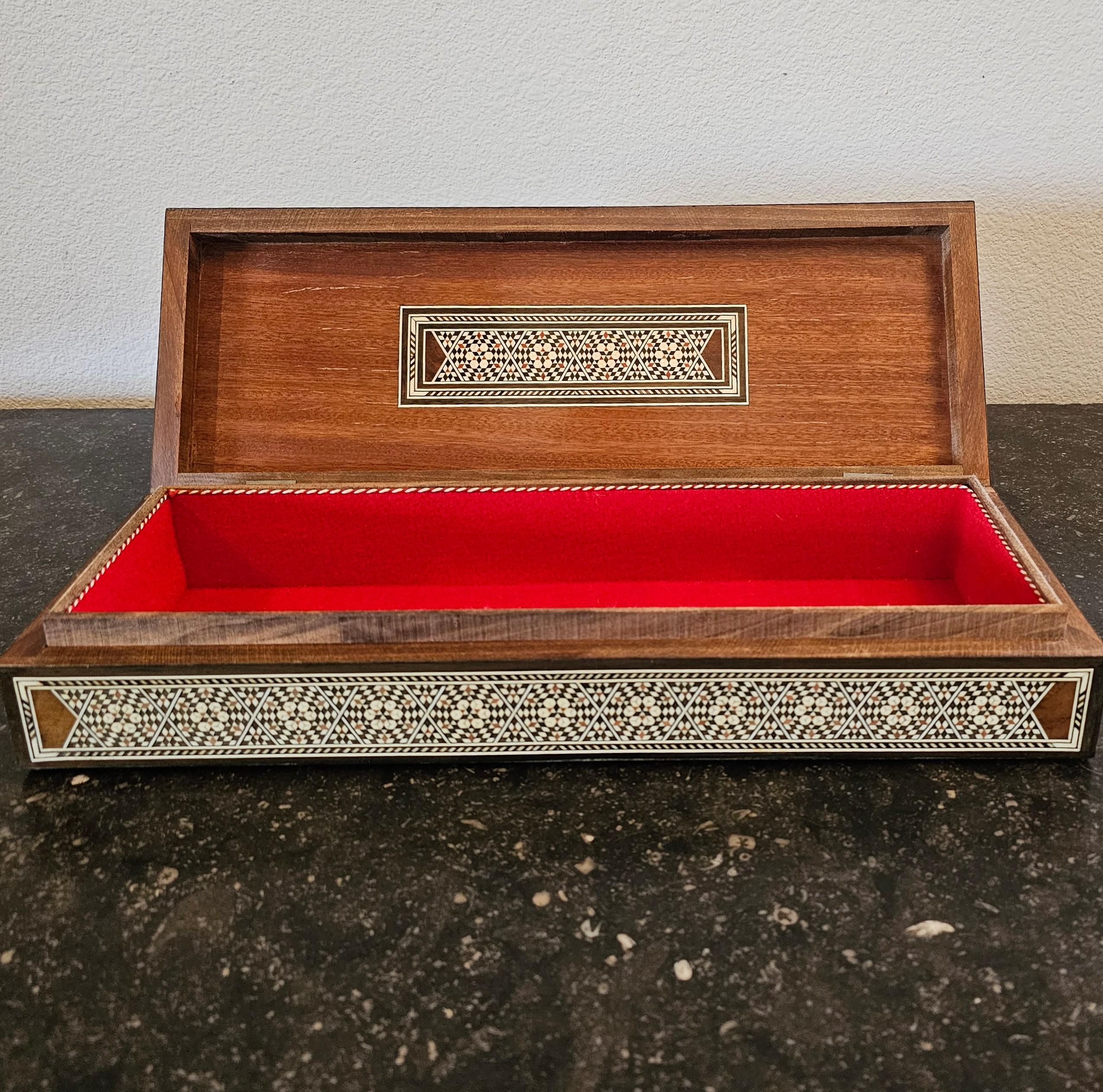 Large Moorish Arabesque Inlaid Table Box  For Sale 5