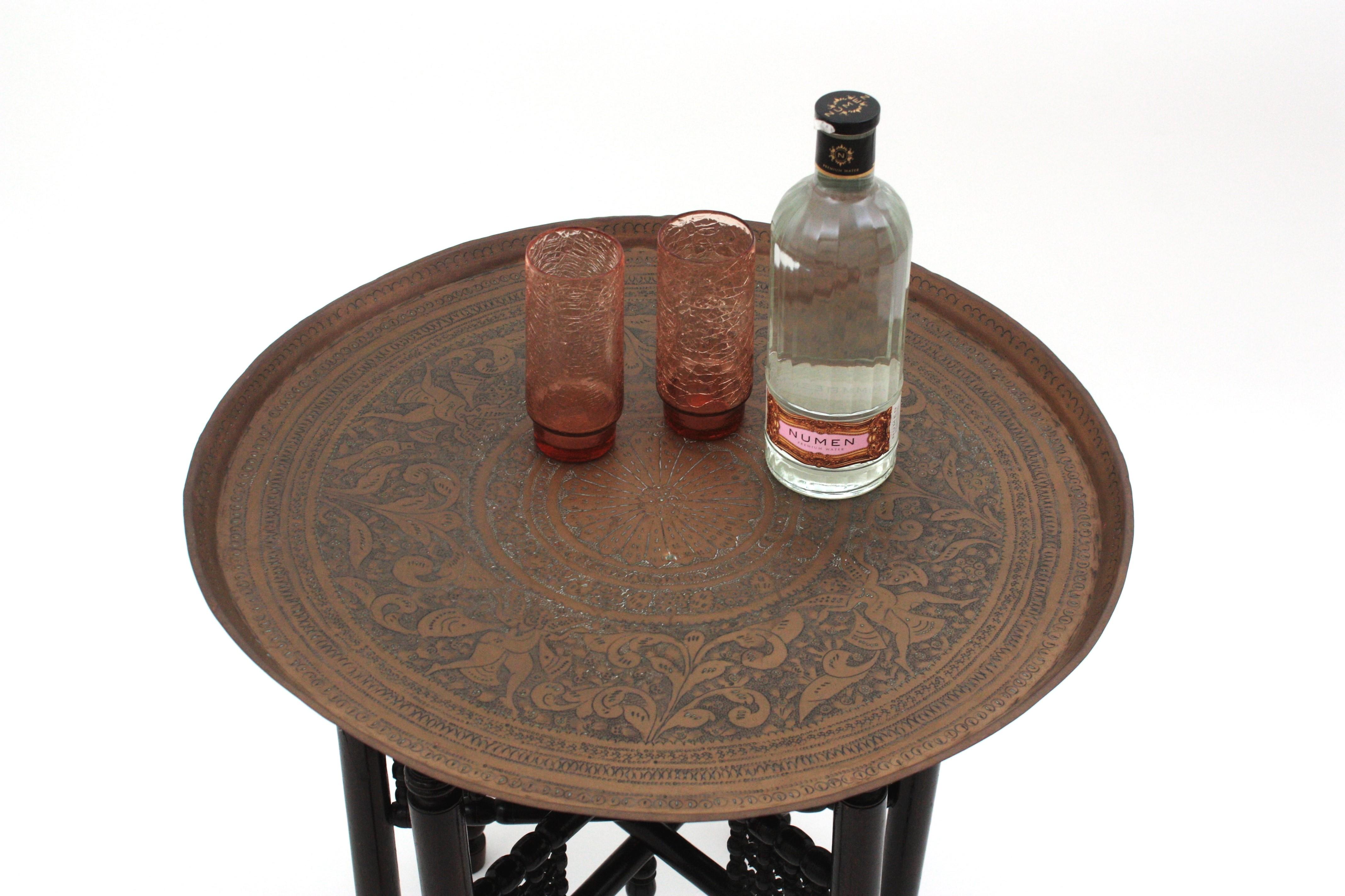 Grande table à plateau pliant mauresque en laiton arabe, Espagne, années 1940 en vente 2