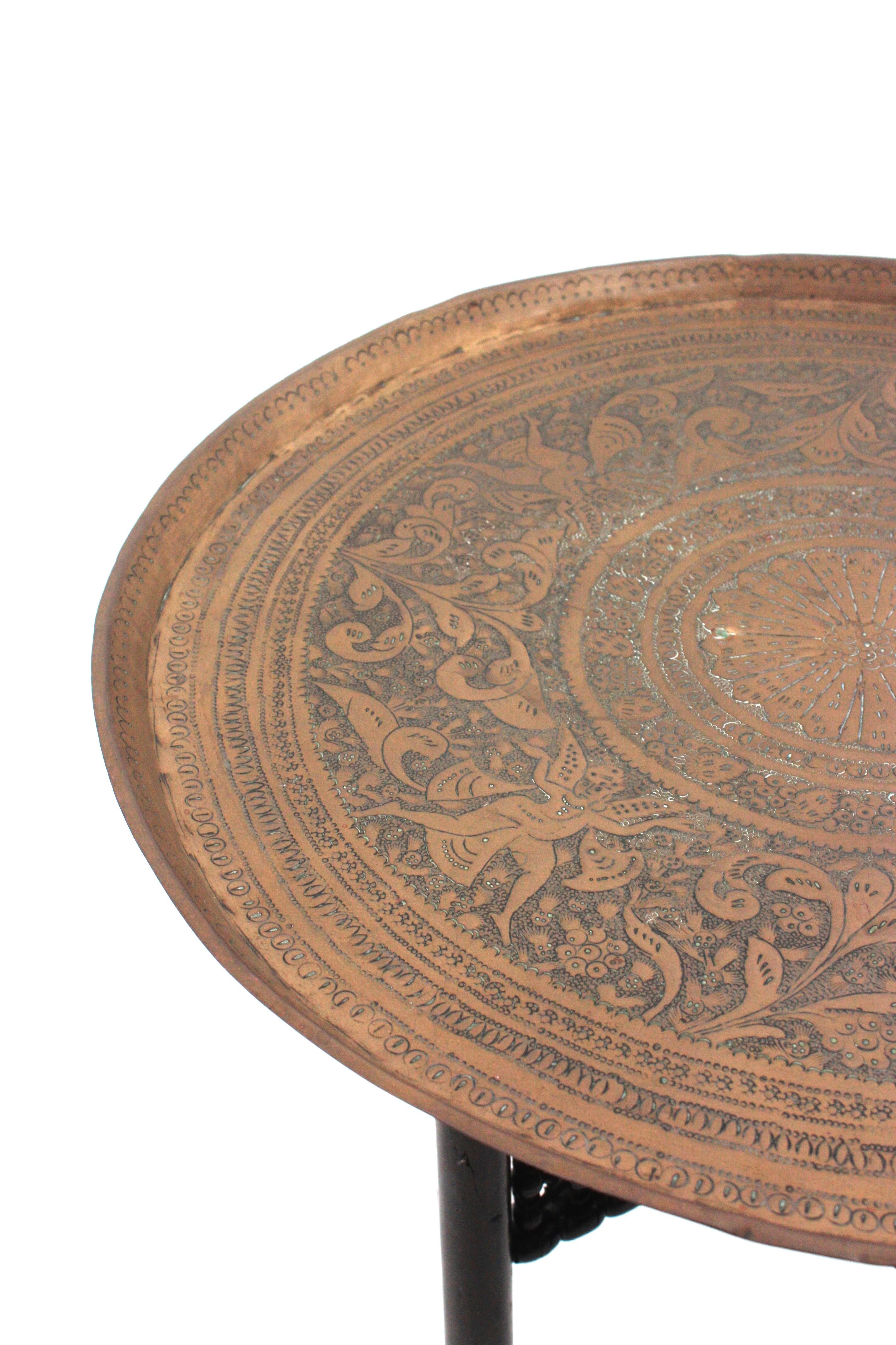 Grande table à plateau pliant mauresque en laiton arabe, Espagne, années 1940 en vente 4