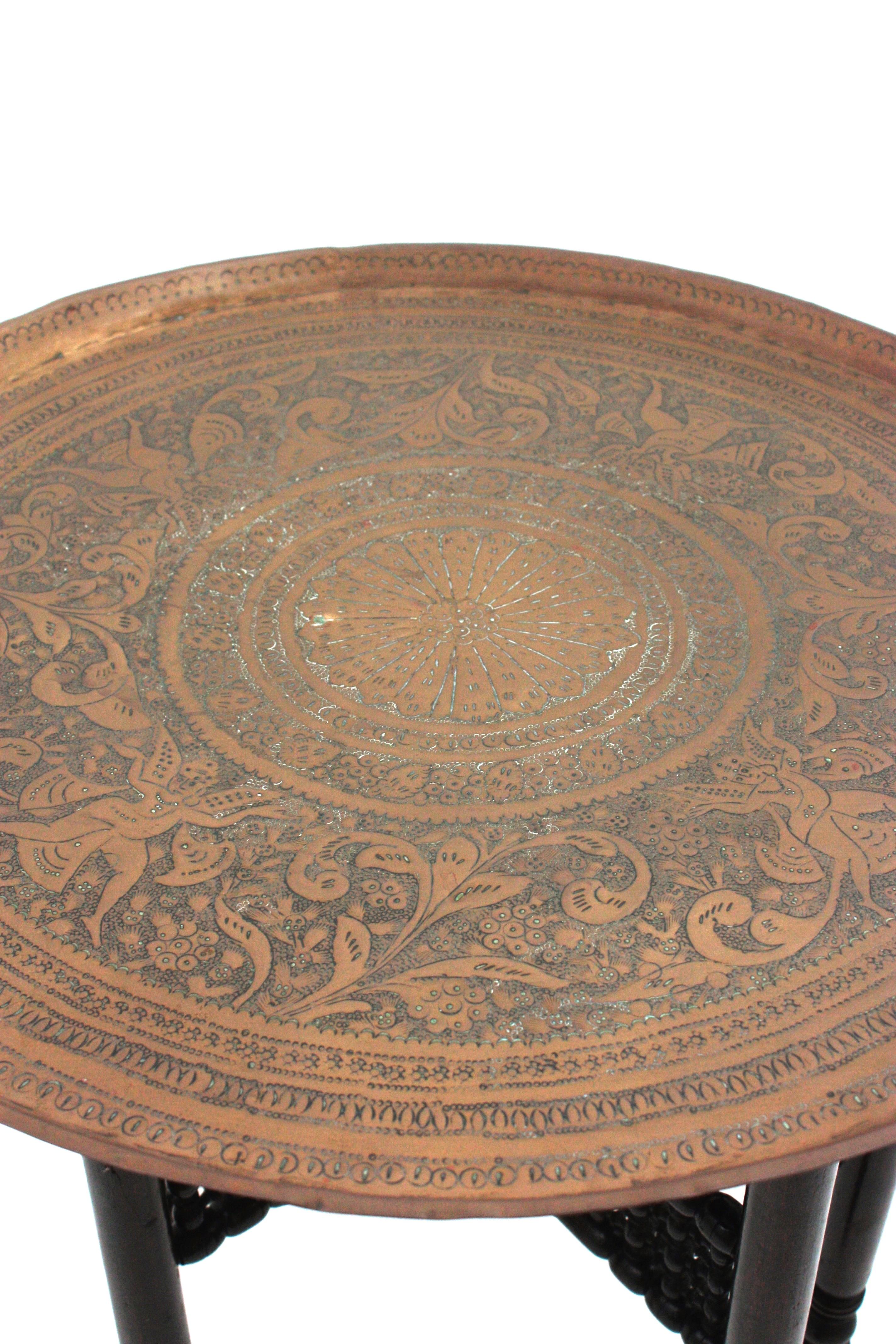 Grande table à plateau pliant mauresque en laiton arabe, Espagne, années 1940 en vente 6
