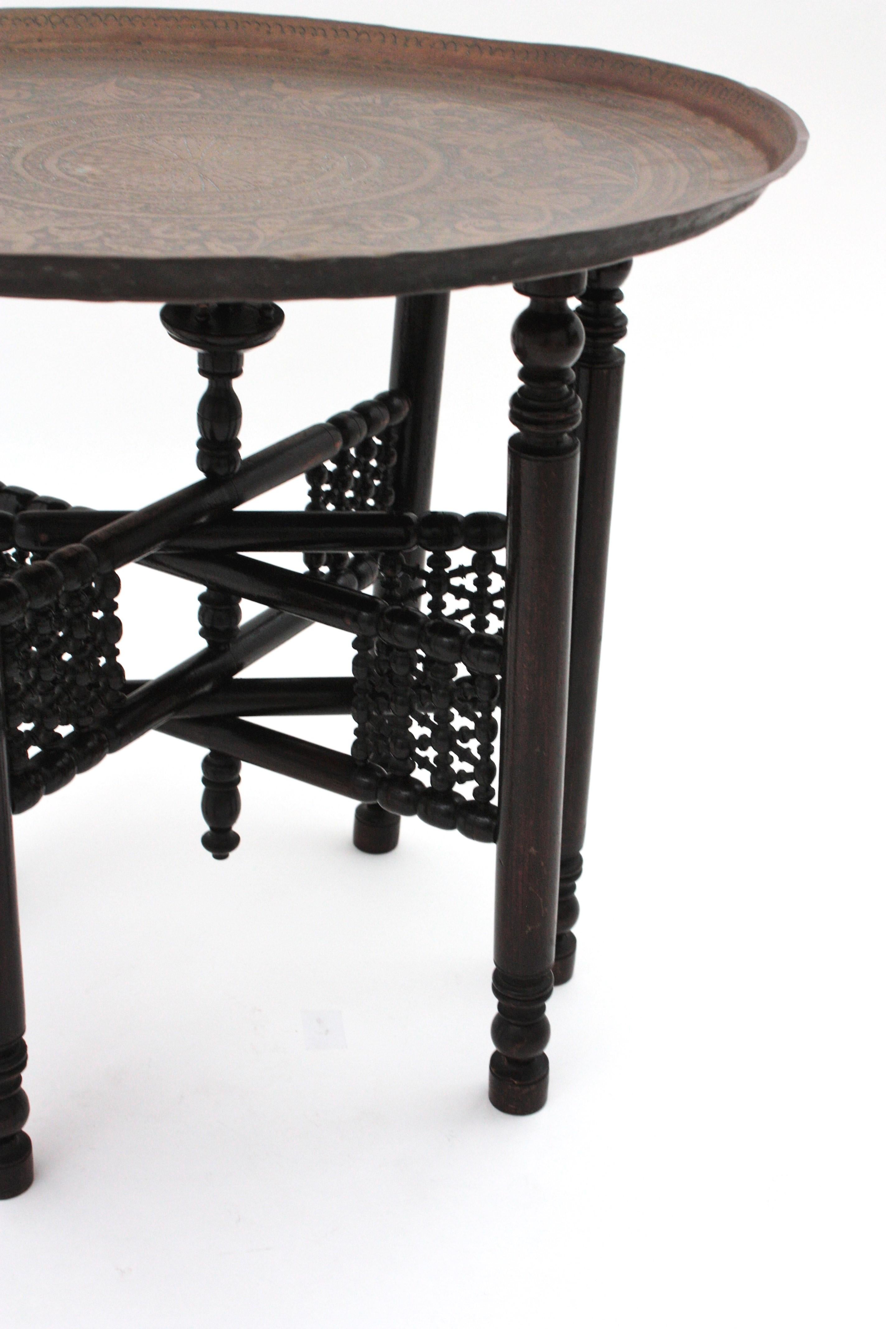 Grande table à plateau pliant mauresque en laiton arabe, Espagne, années 1940 en vente 8