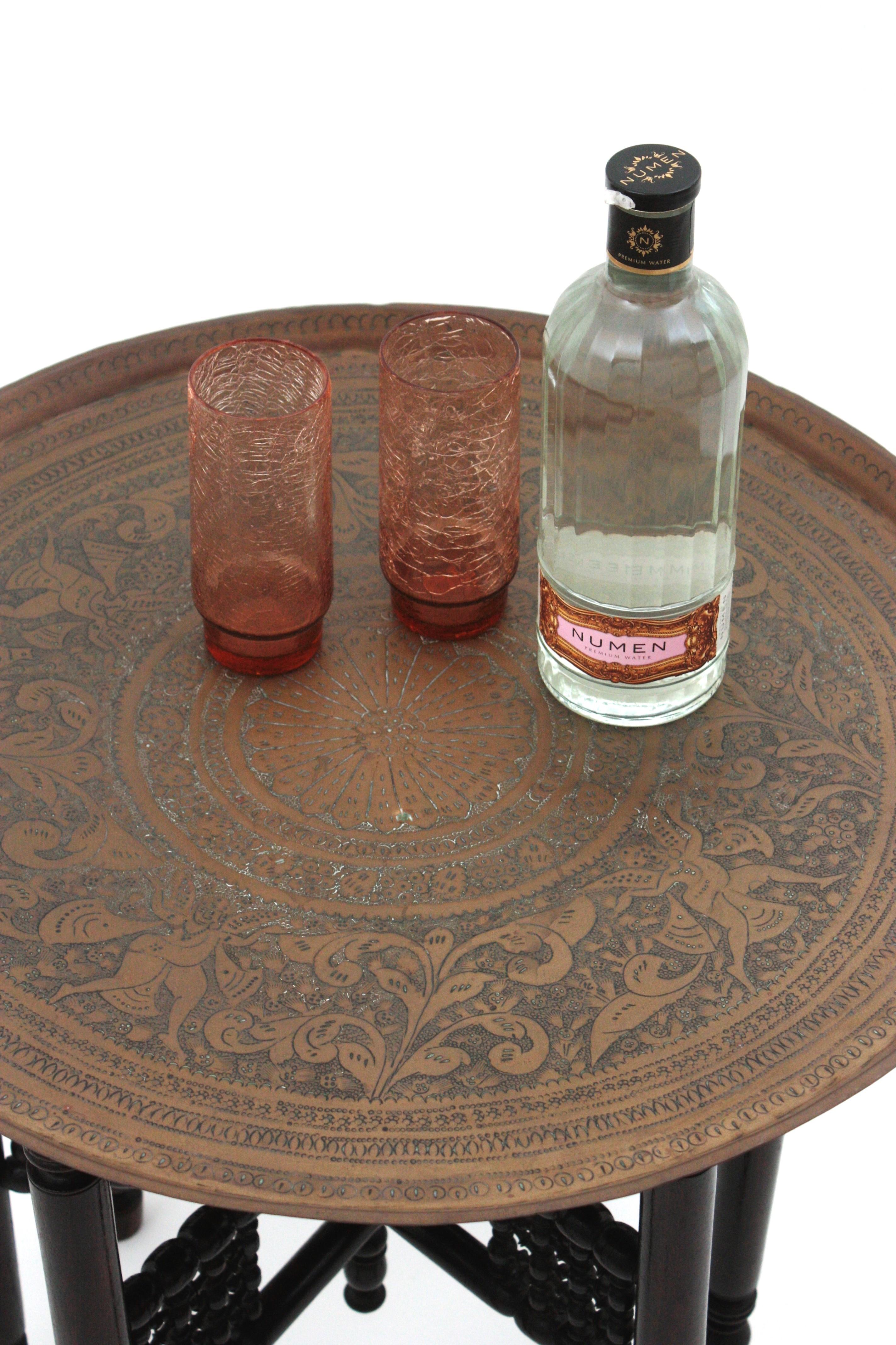 Mauresque Grande table à plateau pliant mauresque en laiton arabe, Espagne, années 1940 en vente