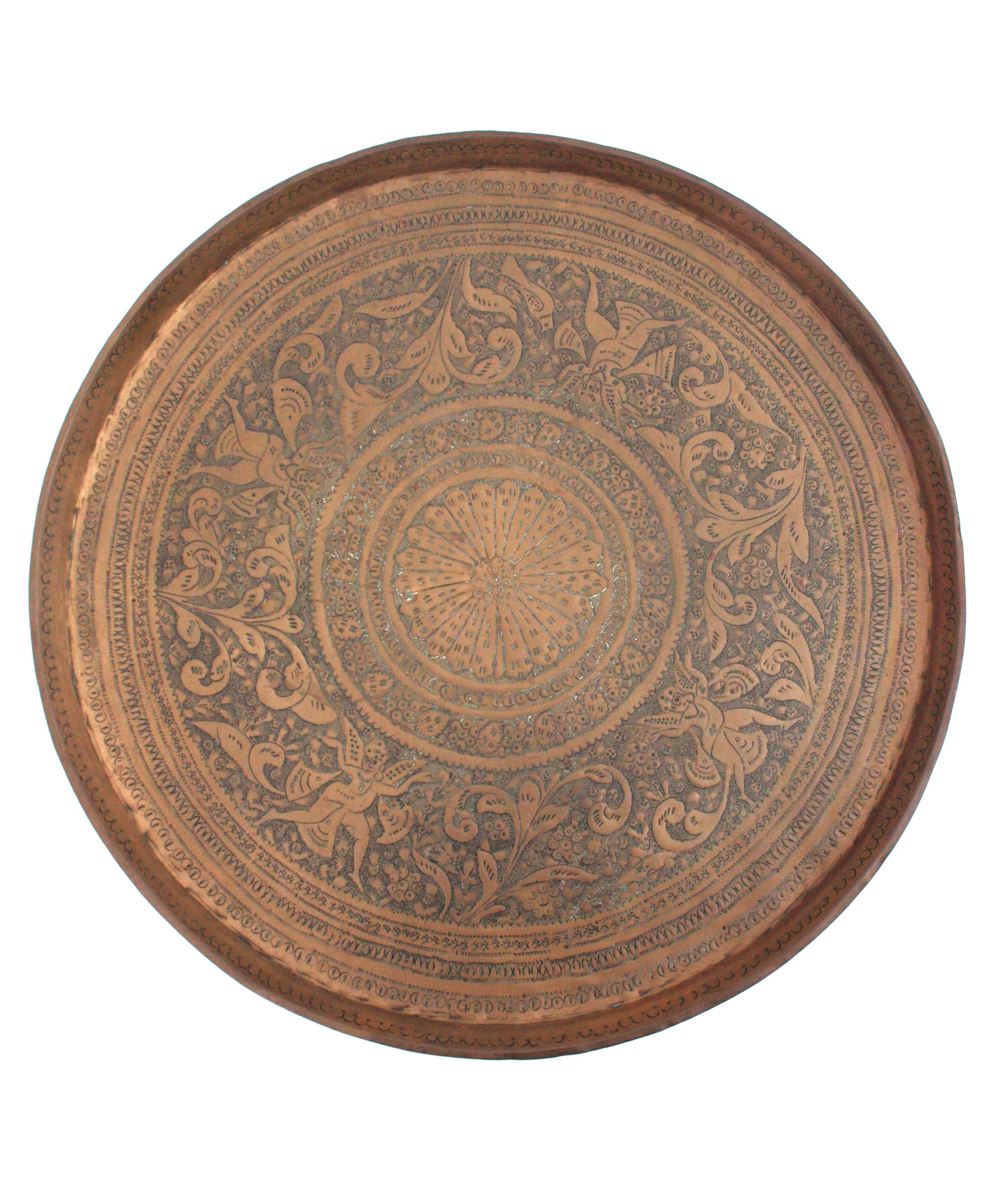 Grande table à plateau pliant mauresque en laiton arabe, Espagne, années 1940 Bon état - En vente à Barcelona, ES
