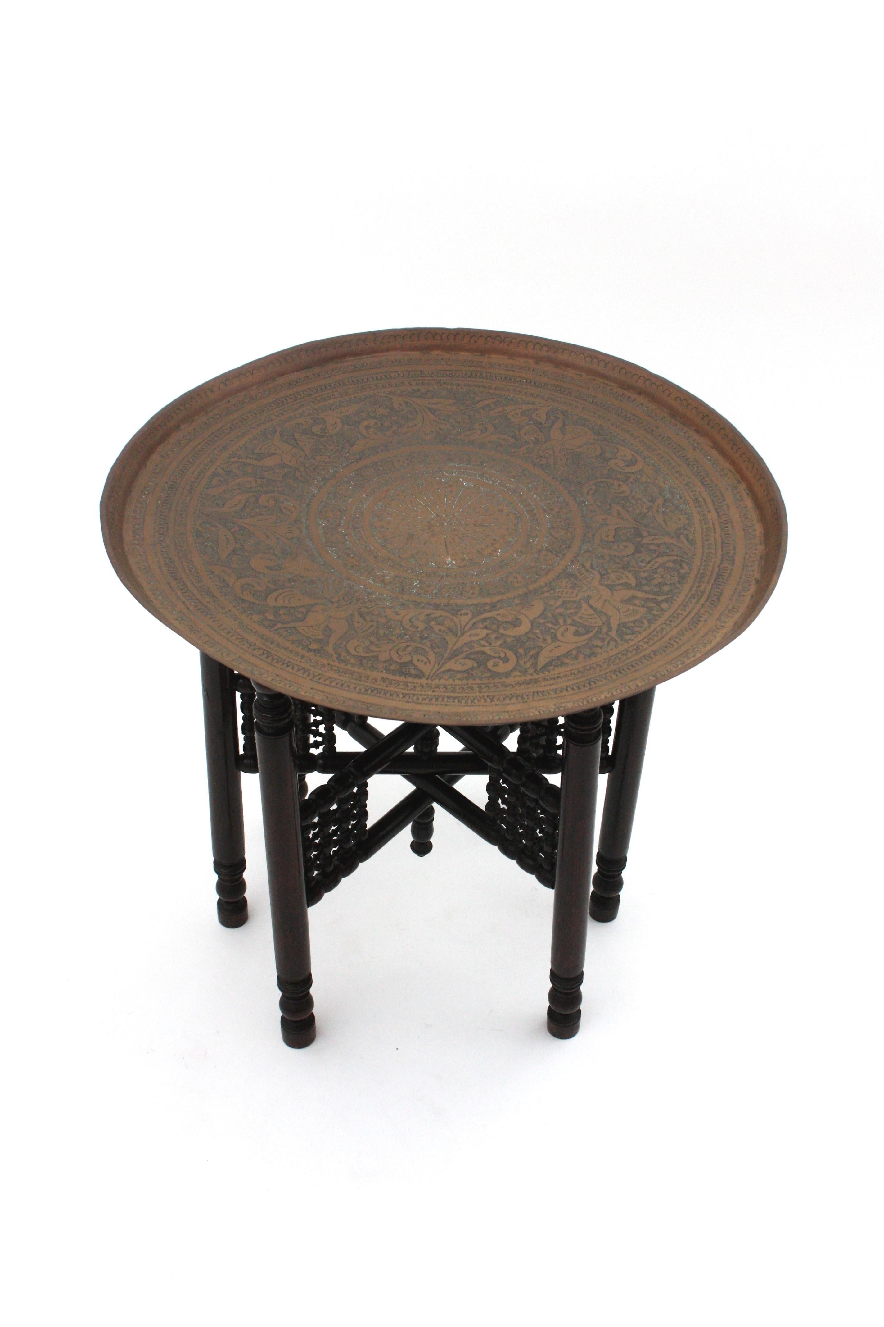 Grande table à plateau pliant mauresque en laiton arabe, Espagne, années 1940 en vente 1