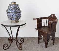 Gran jarra morisca marroquí de cerámica azul y blanca con tapa de Fez