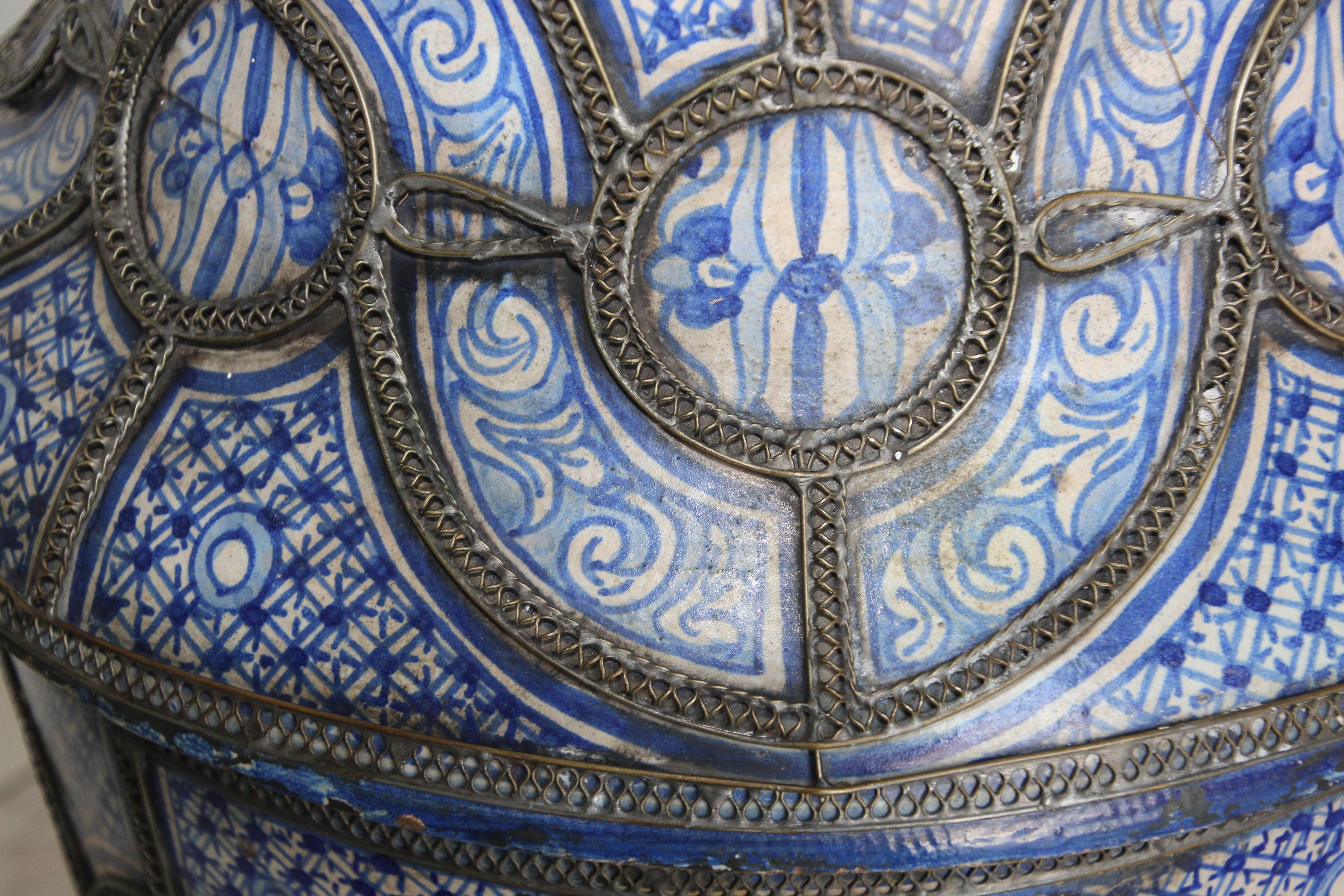 Appliqué Large Moorish Moroccan Blue and White Ceramic Footed Lidded Jar from Fez For Sale