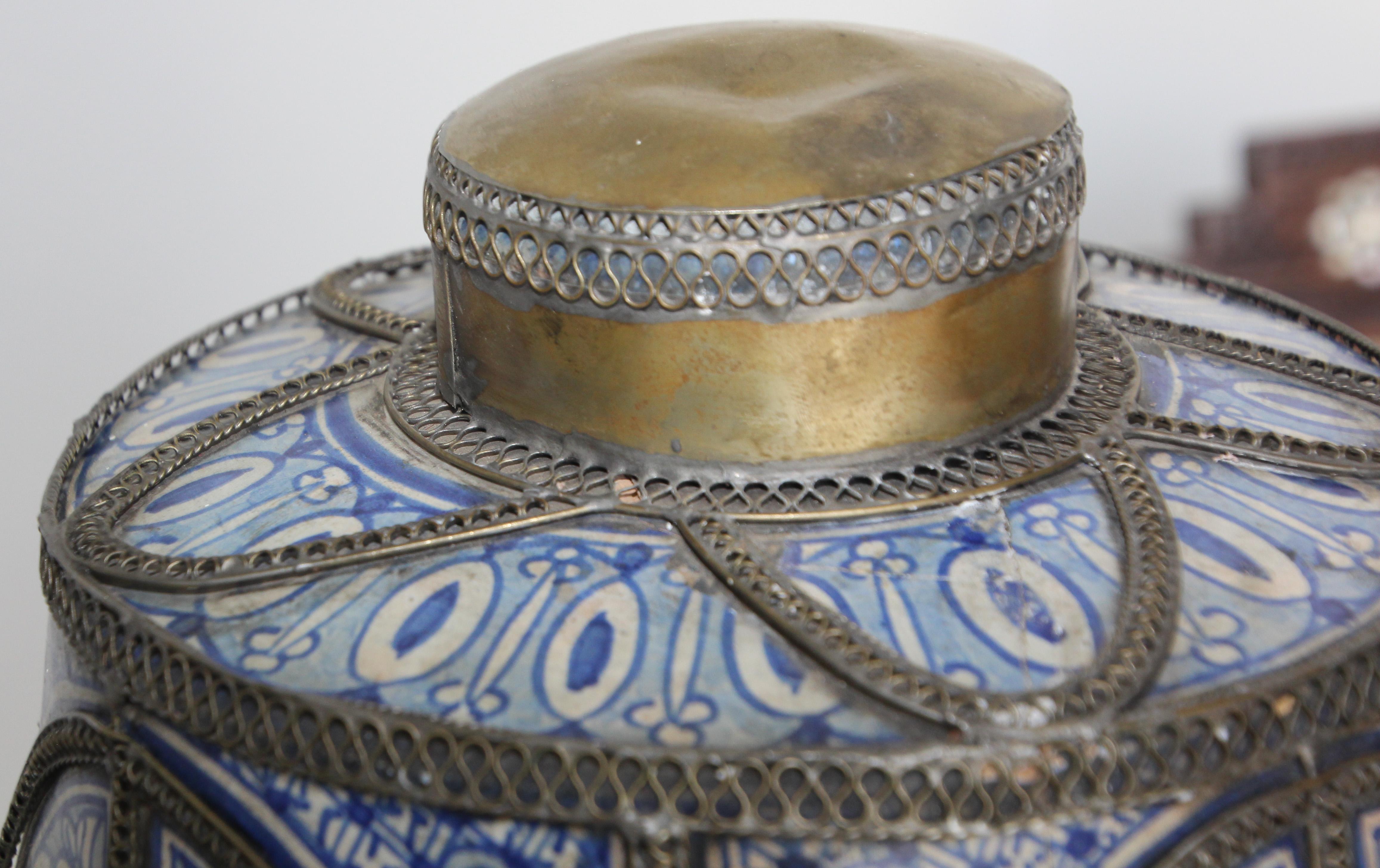 Large Moorish Moroccan Blue and White Ceramic Footed Lidded Jar from Fez In Fair Condition For Sale In North Hollywood, CA