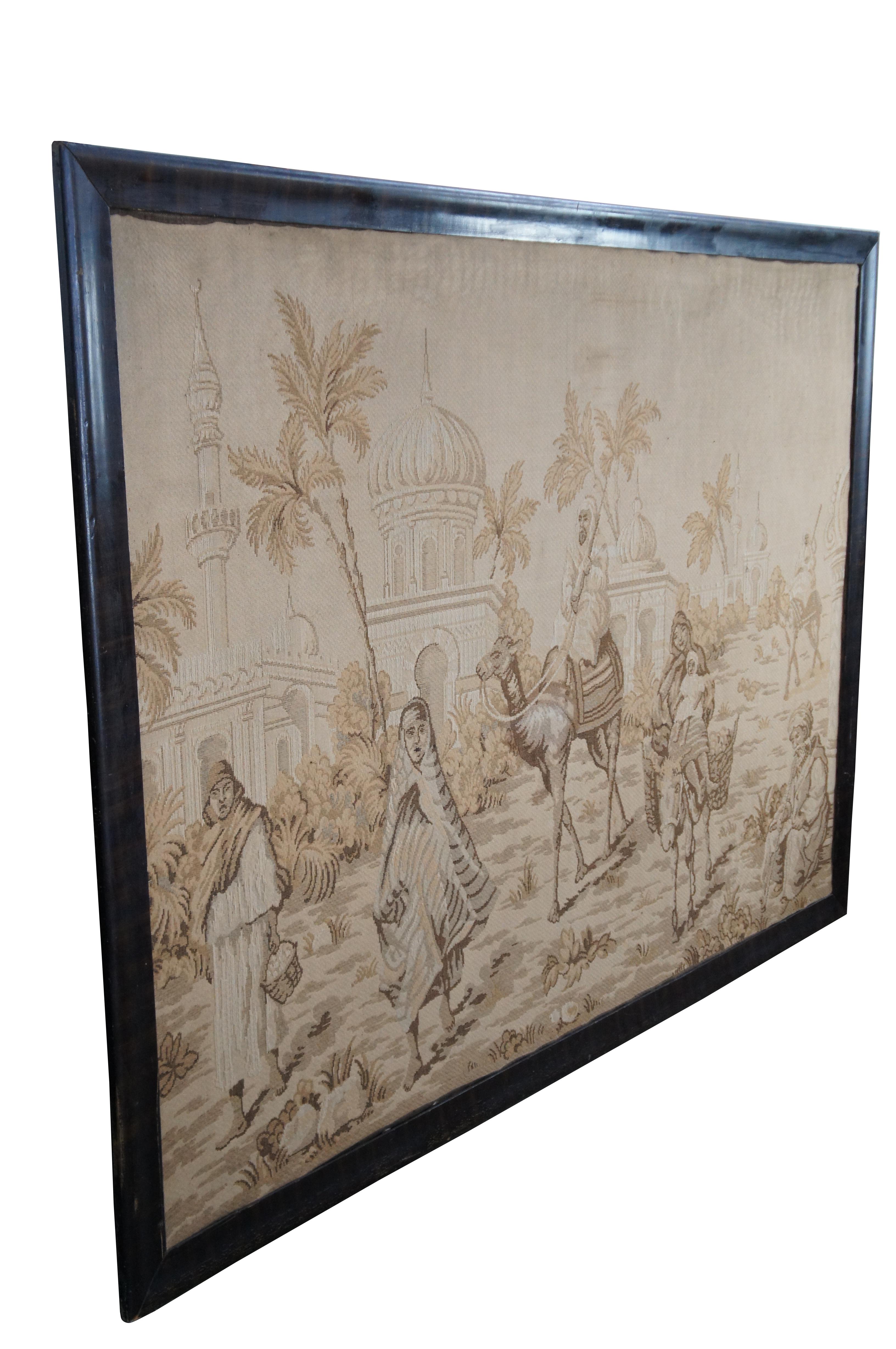 Grande tessuto / arazzo d'epoca in stile Aubusson raffigurante un tema moresco / marocchino del XIX secolo con figure a dorso di cammello e asino e un uomo che fuma la pipa d'oppio.

Dimensioni:
54