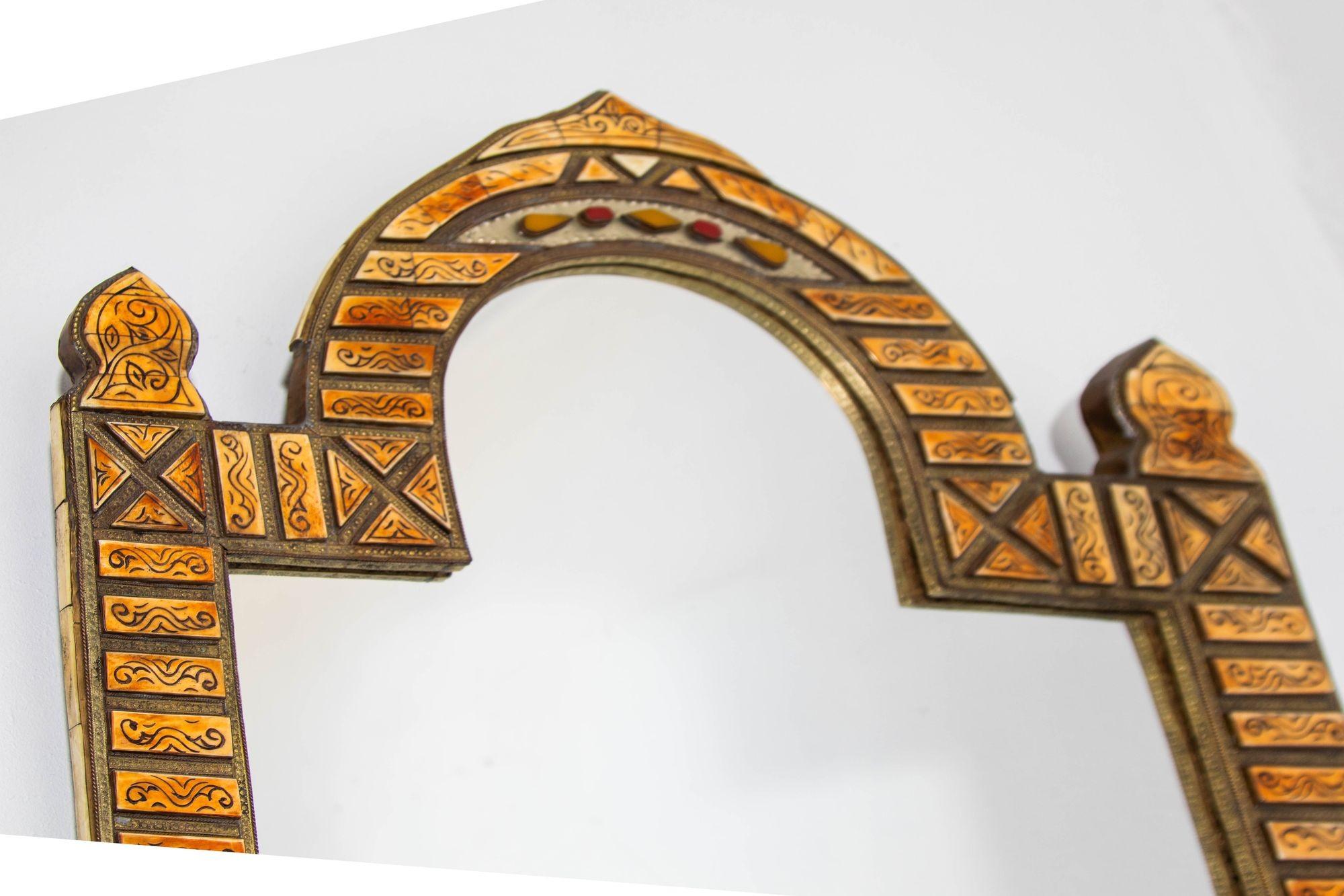 Large Moroccan Arched Mirror Bone Amber Inlaid In Good Condition For Sale In North Hollywood, CA