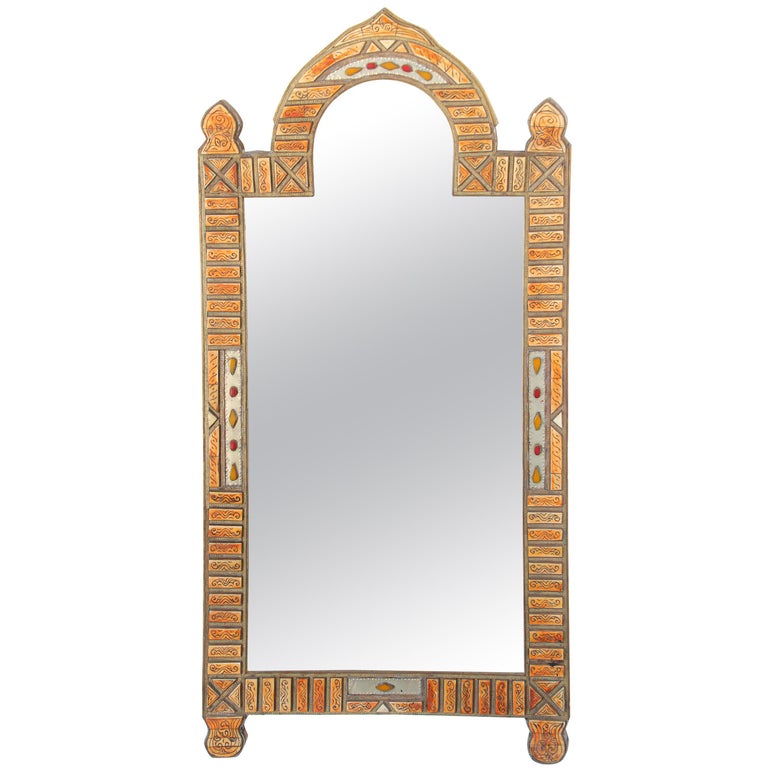 https://a.1stdibscdn.com/large-moroccan-arched-moorish-mirror-inlaid-with-camel-bone-for-sale/1121189/f_209860121602846444944/20986012_master.jpg?width=768