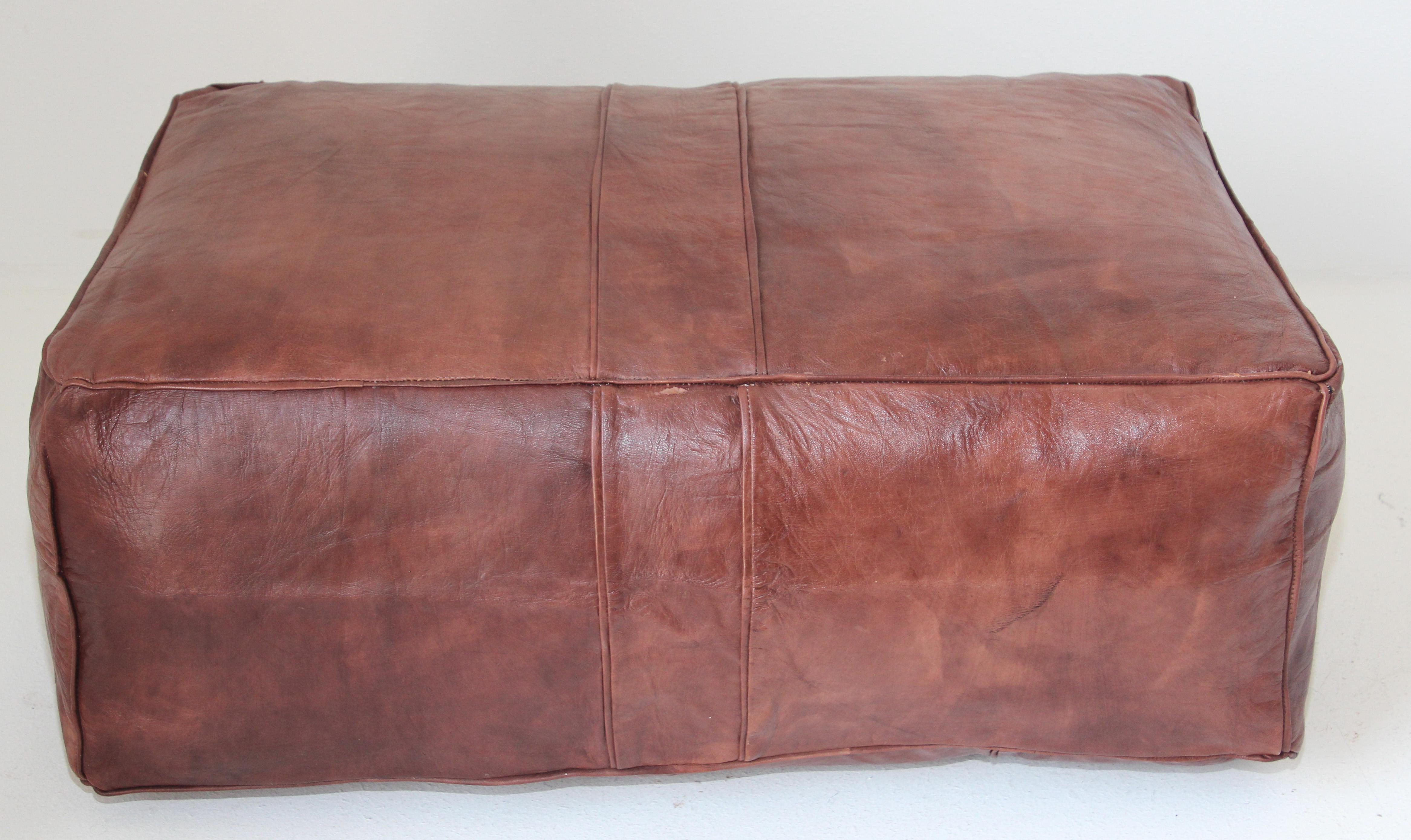 Large vintage brown hand tooled leather Moroccan ottoman.
Rectangular shape pouf in brown leather.
Handcrafted by skilled artisans in Marrakech, Morocco, 
circa 1970s.