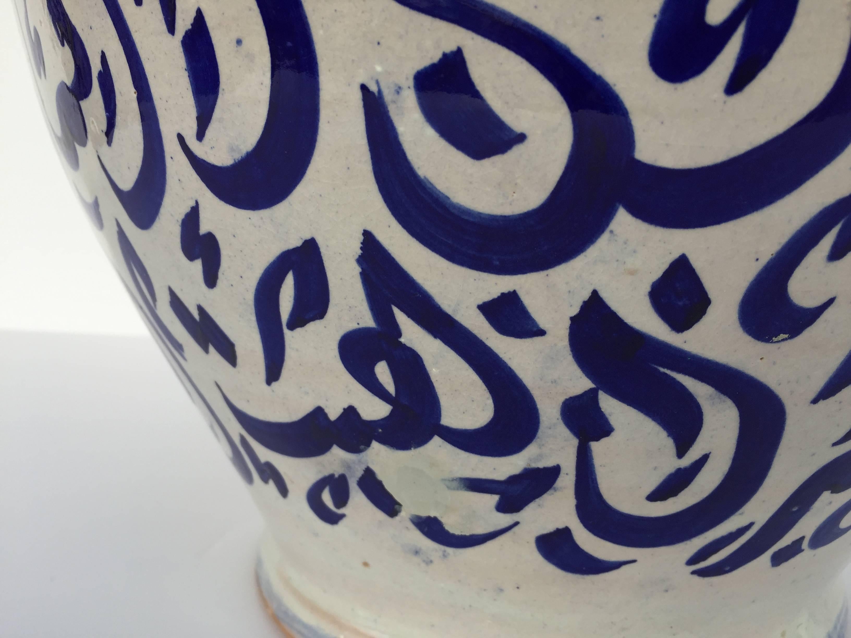 Large Moroccan Ceramic Vase from Fez with Blue Calligraphy Writing In Good Condition For Sale In North Hollywood, CA