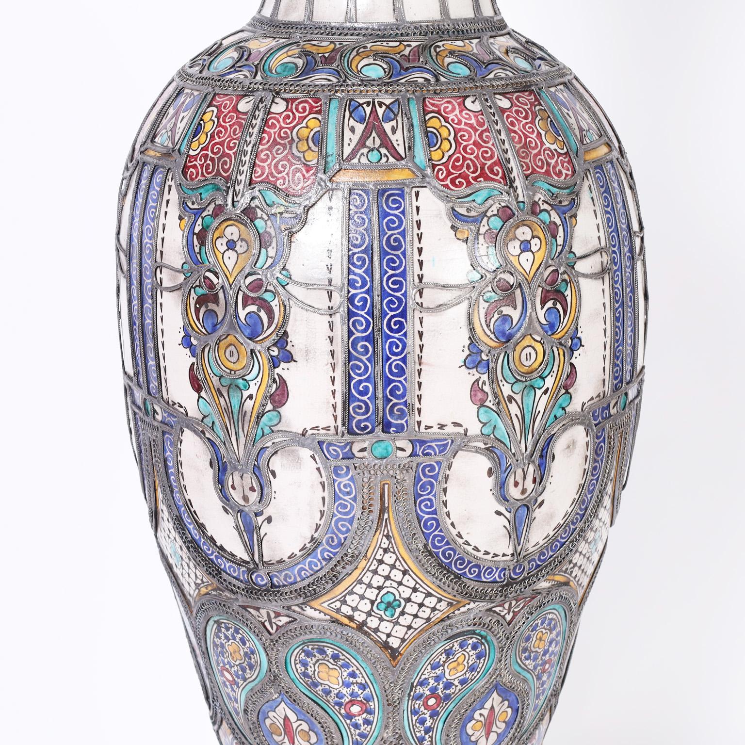 Fait main Grande urne de palais en faïence décorée marocaine
