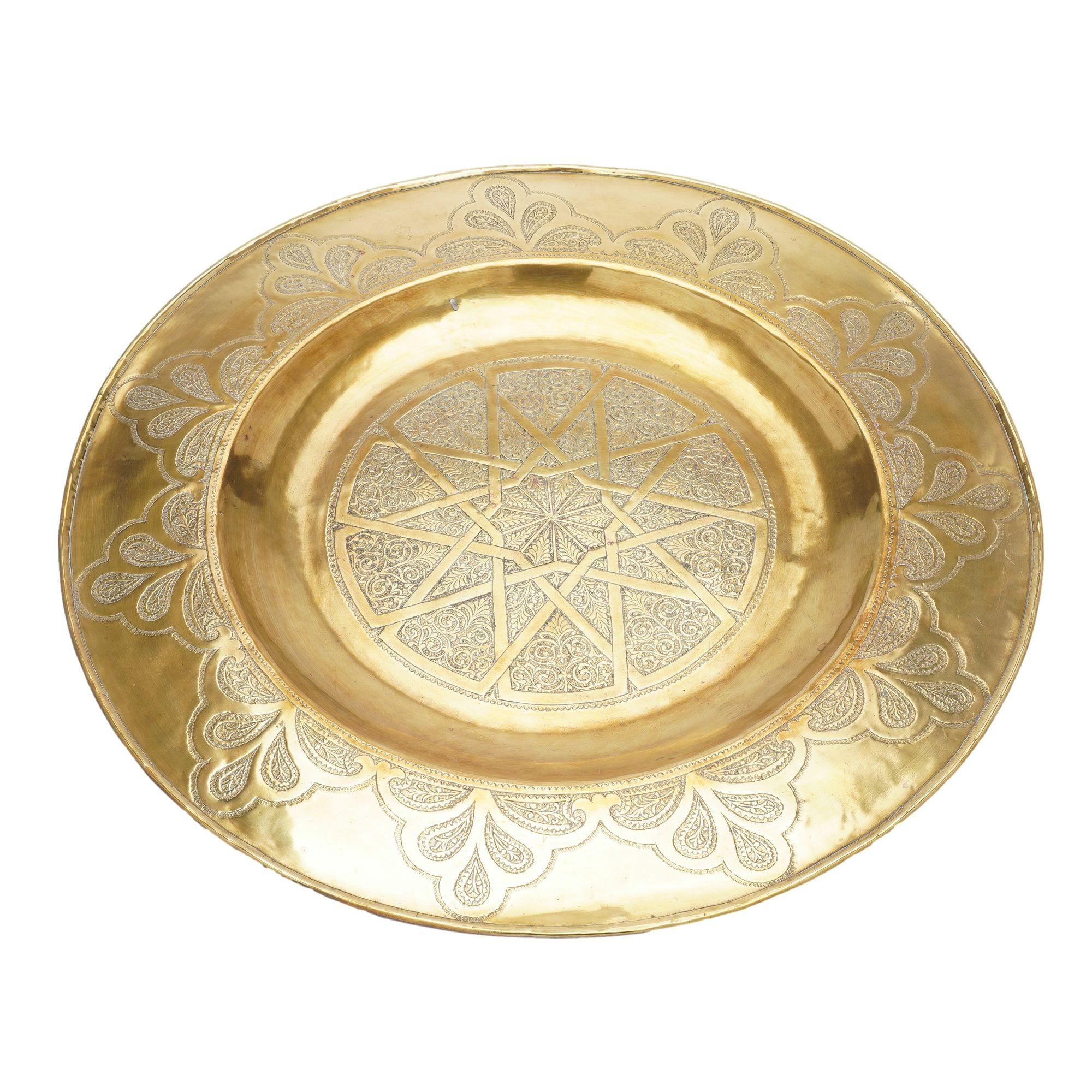 Islamic Large Moroccan engraved brass coffee tray, c. 1880-1910 For Sale