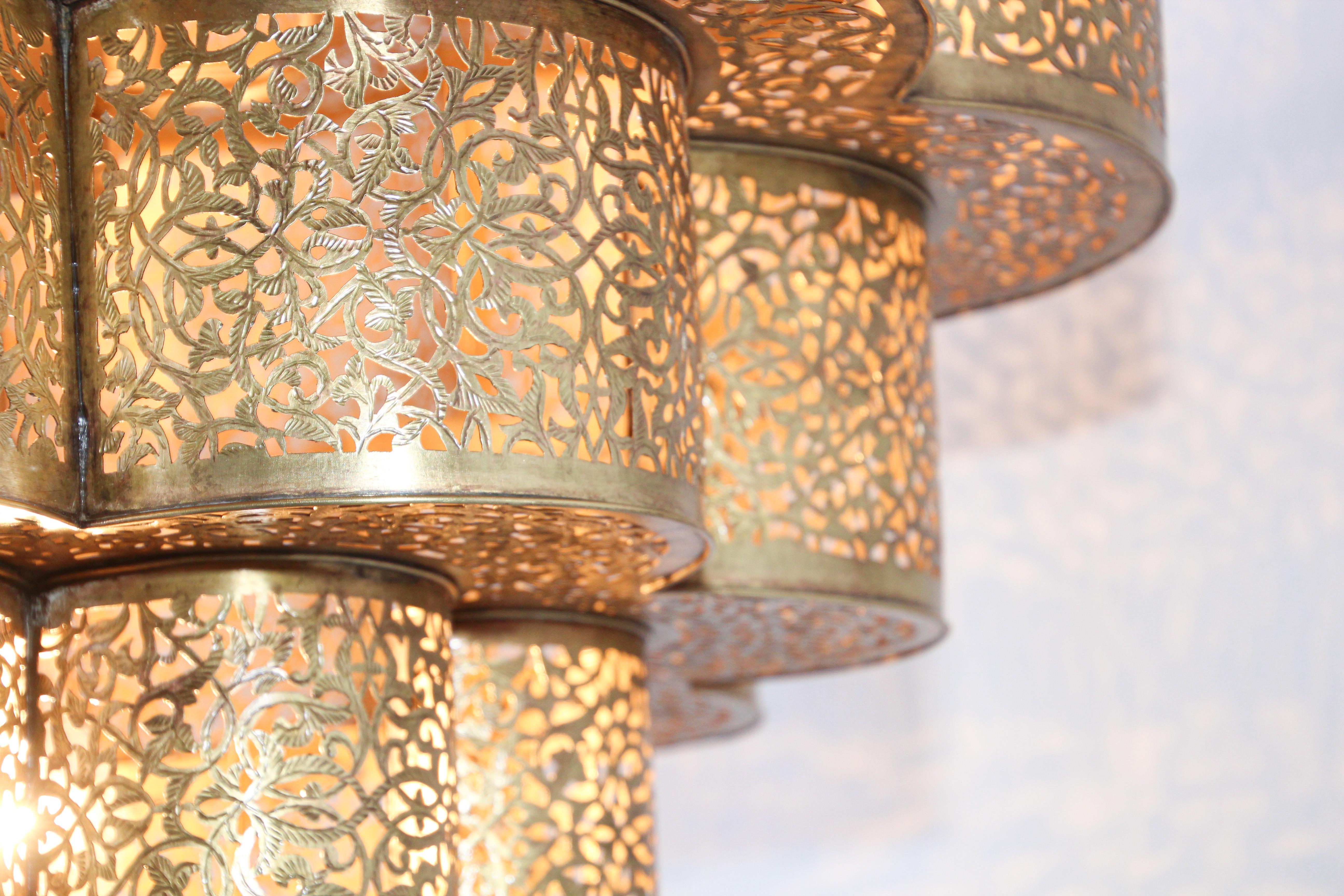 Large Moroccan Moorish Alhambra Brass Chandelier For Sale 7