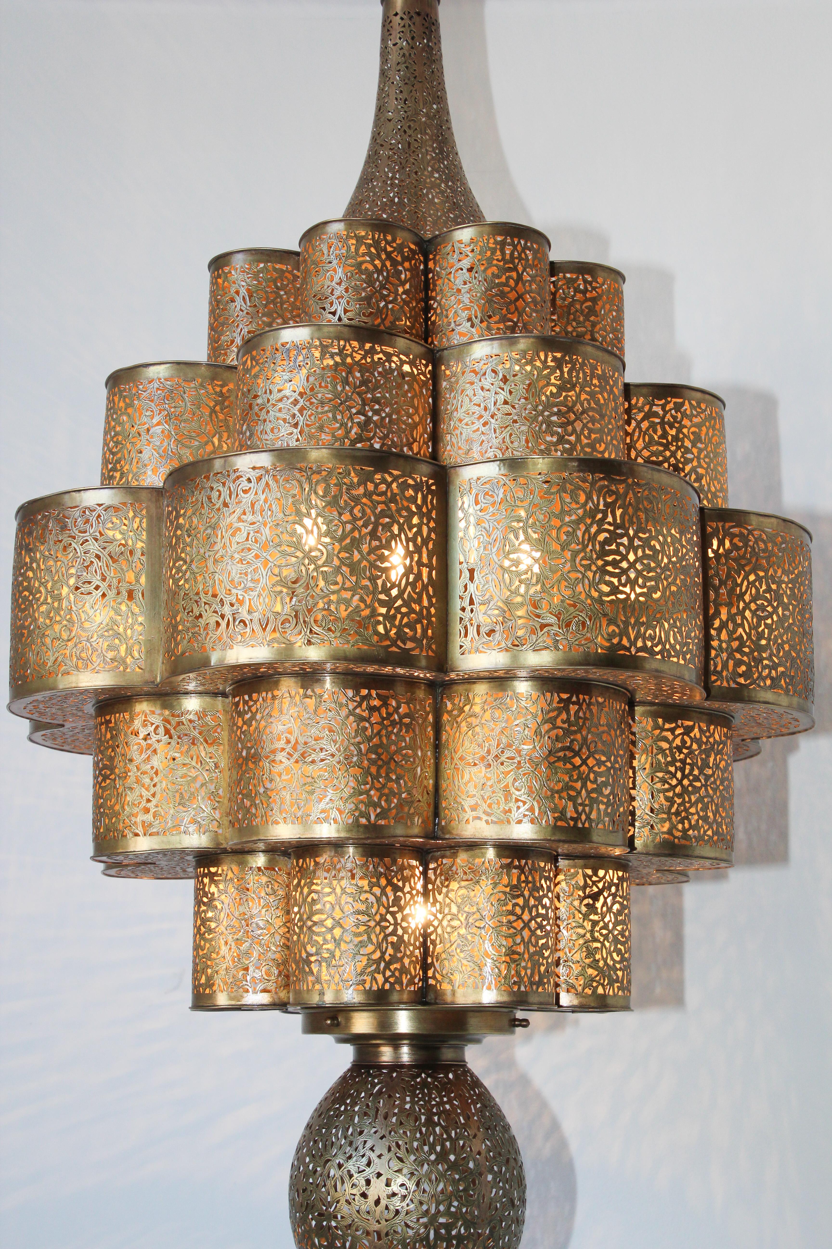 Large Moroccan Moorish Alhambra Brass Chandelier For Sale 8