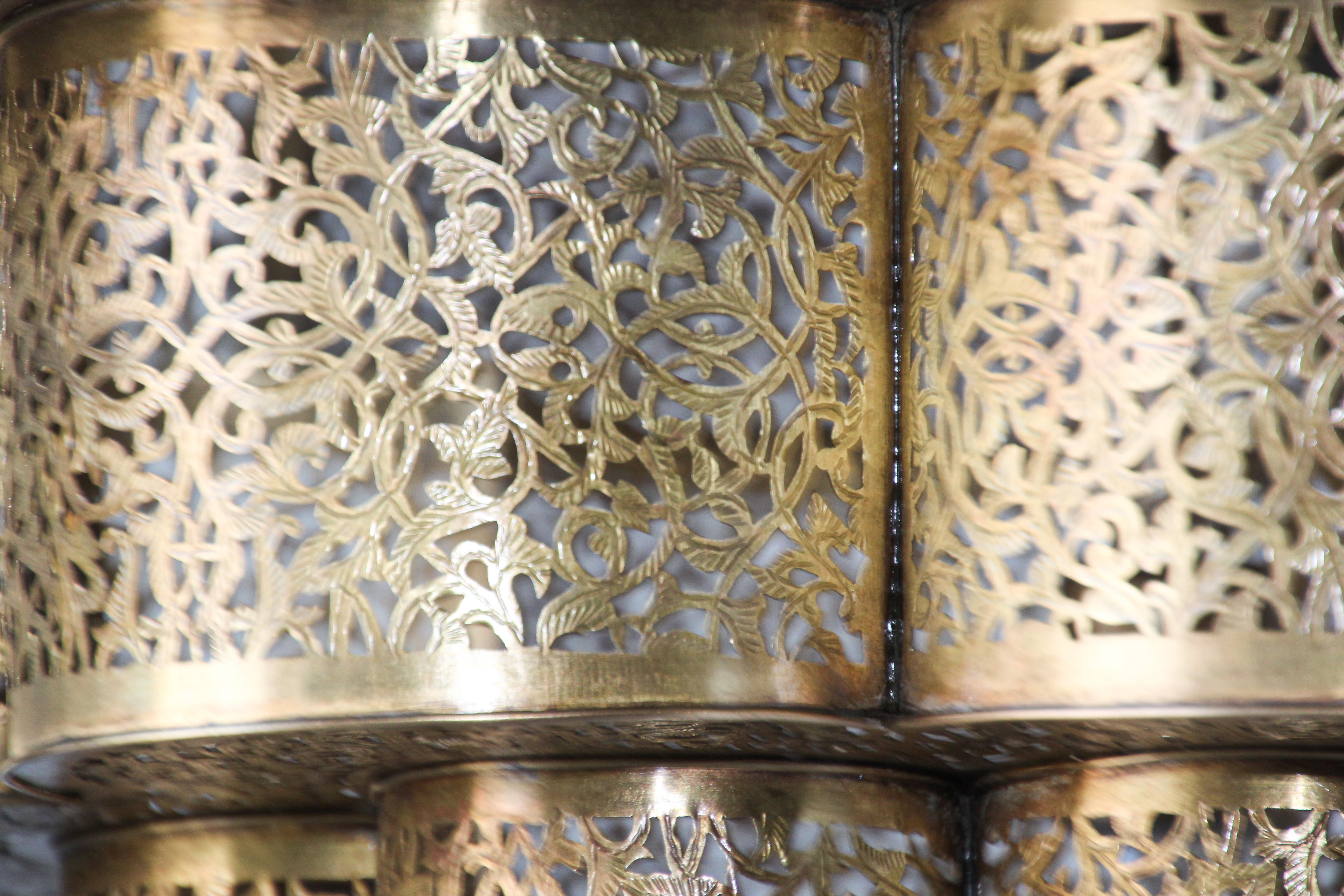 Mauresque Grand lustre marocain mauresque de l'Alhambra en laiton en vente