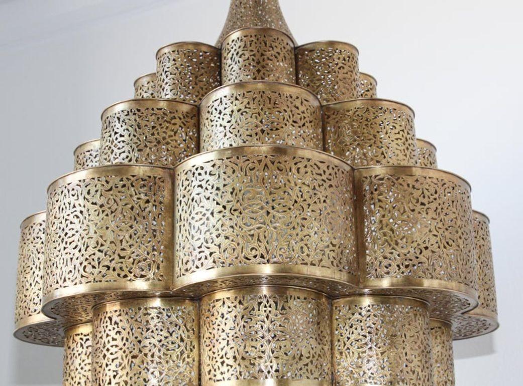 Large Moroccan Brass Chandelier Moorish Alhambra In Good Condition In North Hollywood, CA