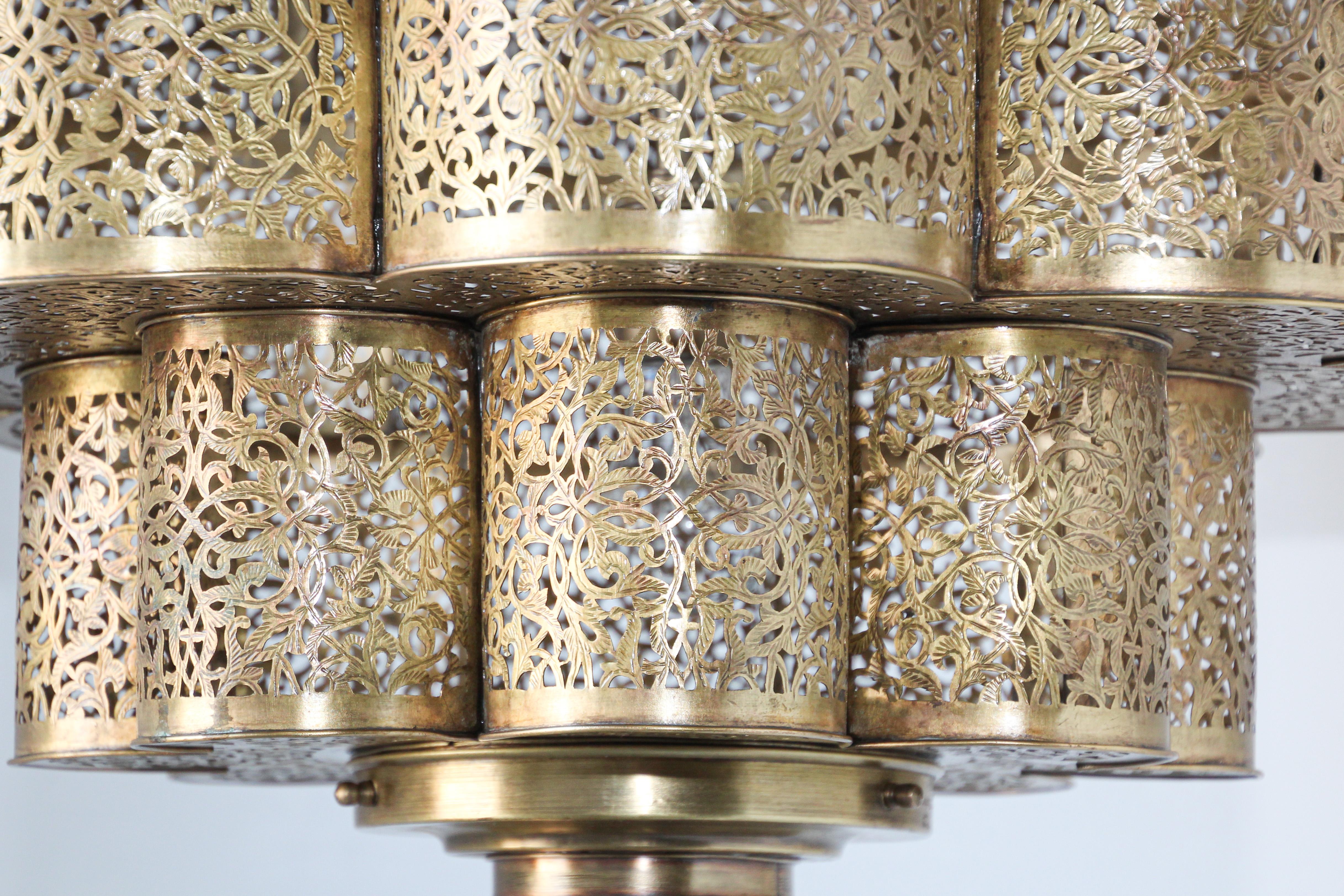 20th Century Large Moroccan Moorish Alhambra Brass Chandelier For Sale