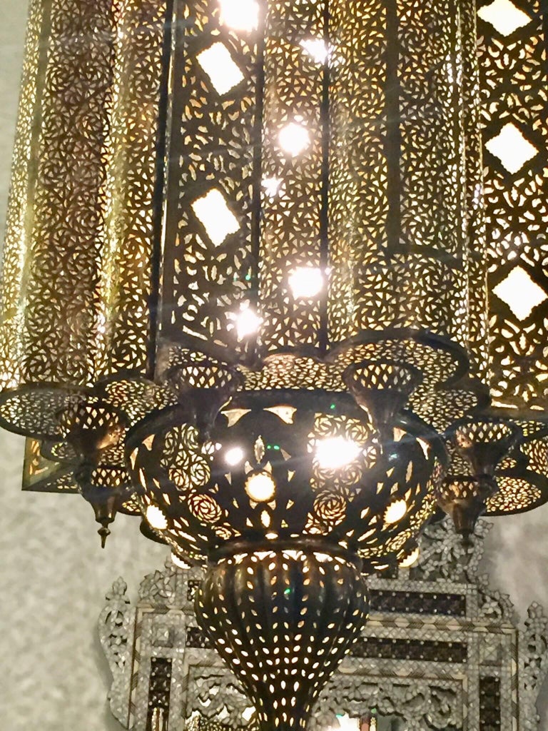 Large Moroccan Moorish Brass Chandelier For Sale at 1stdibs