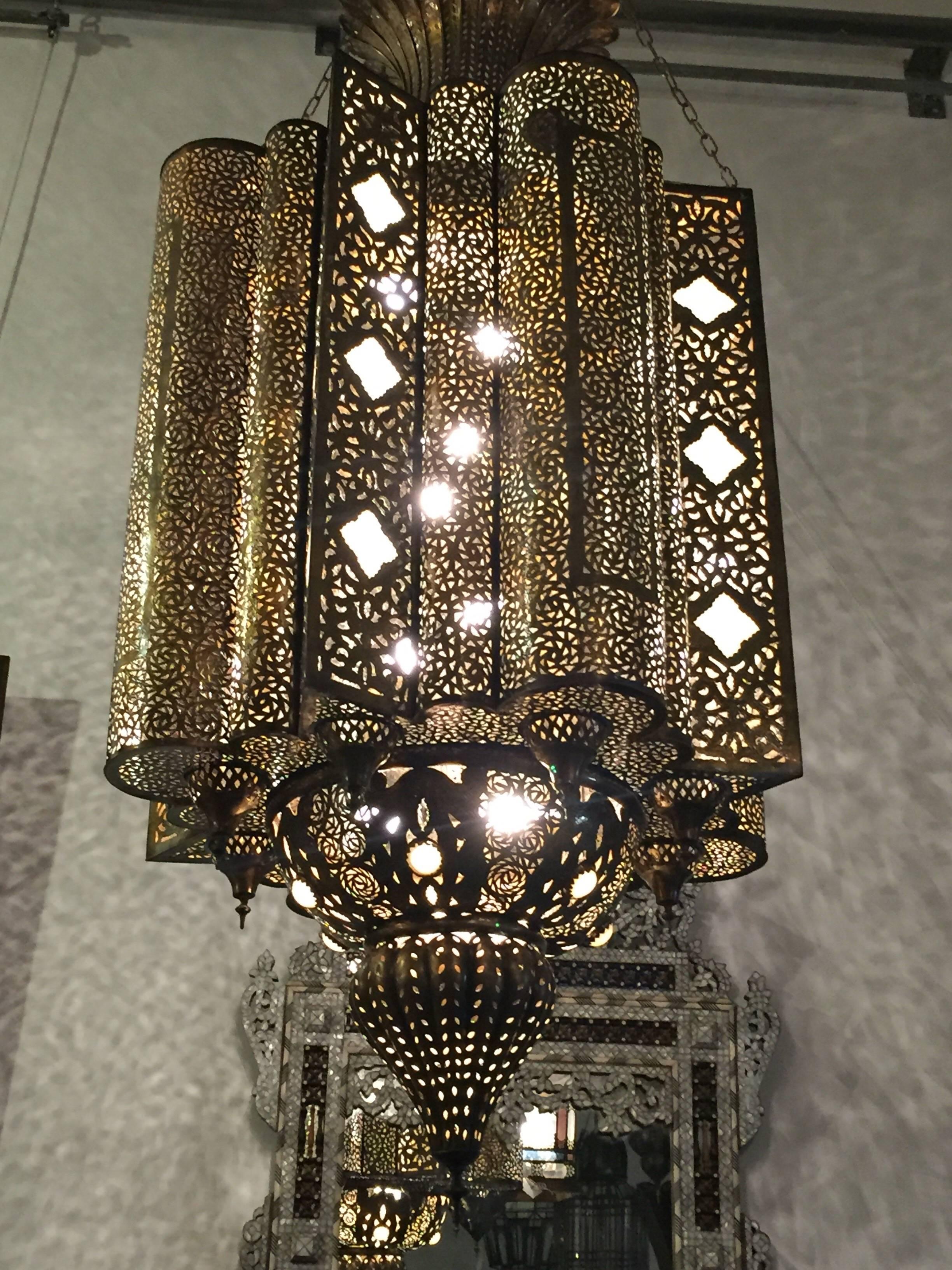 Large Moroccan Moorish Alhambra Brass Chandelier 1