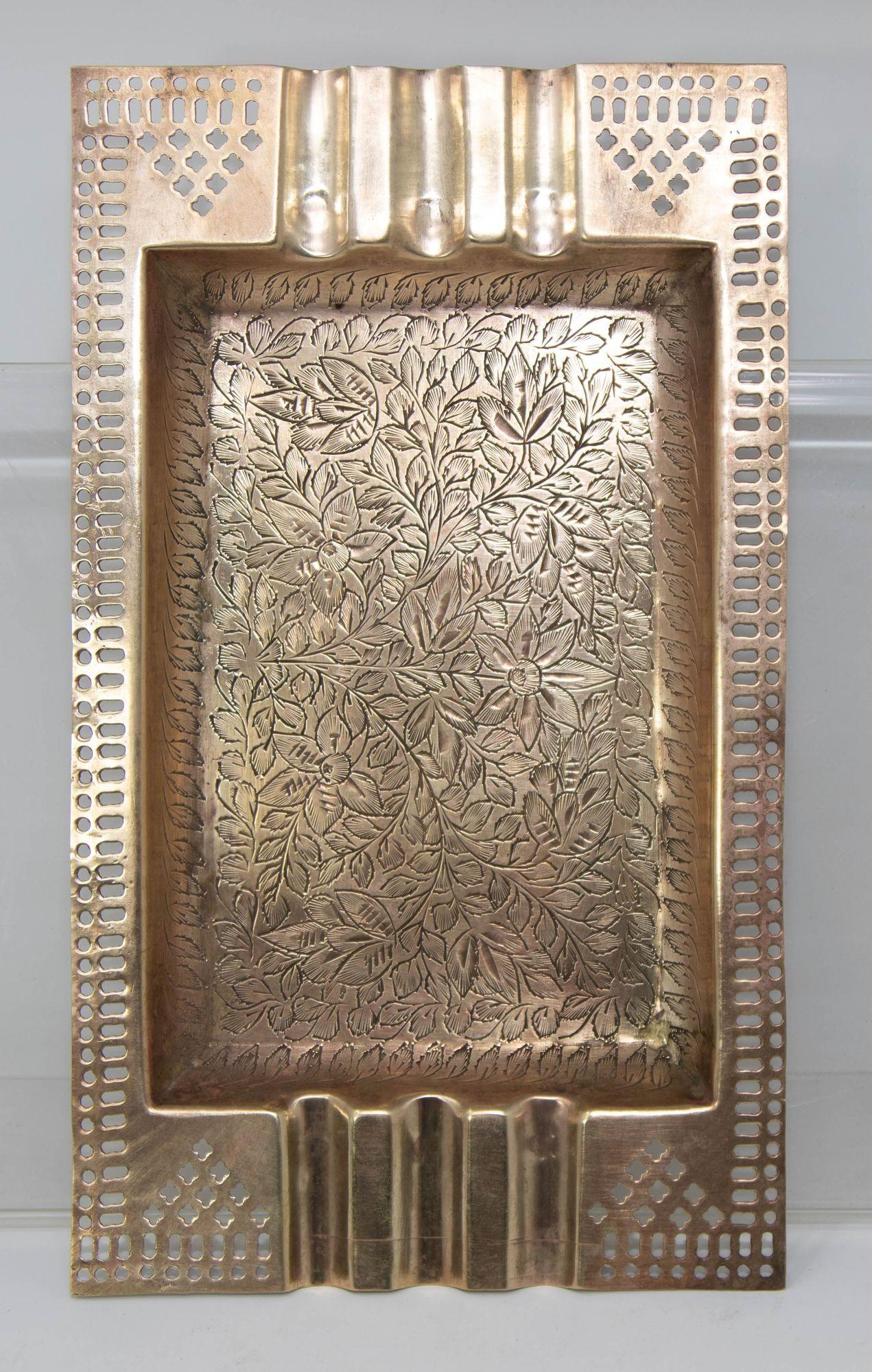 Grande posacenere marocchino moresco in ottone inciso del 1950 in vendita 3